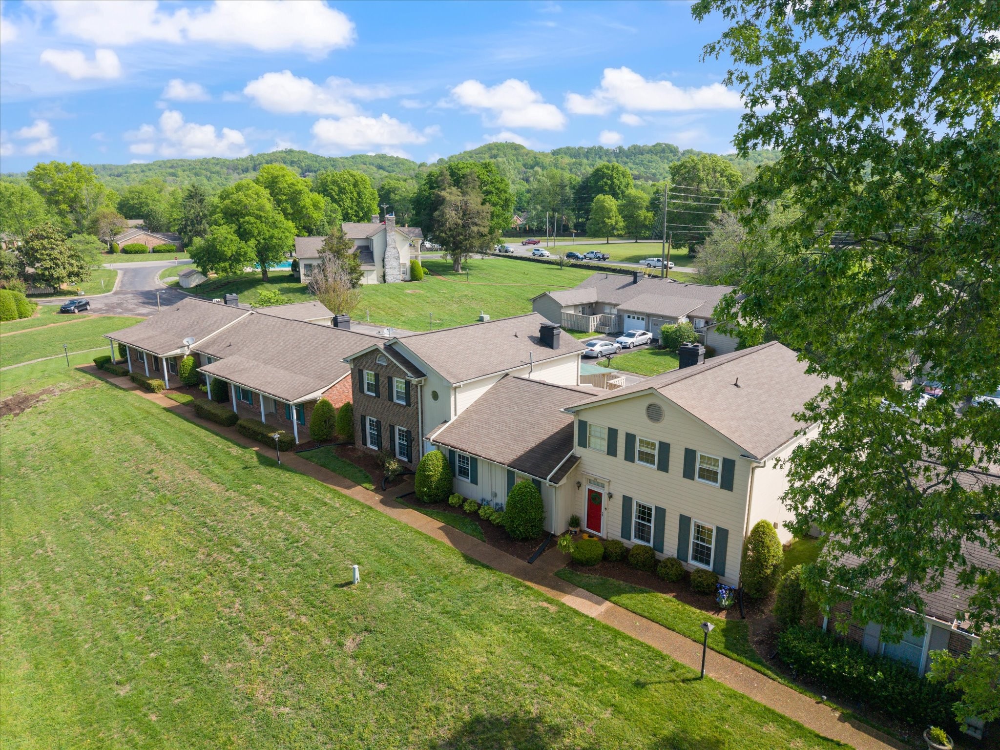 218 Boxwood Dr