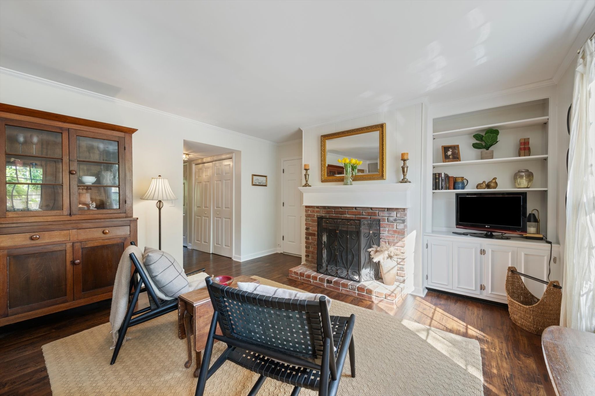 218 Boxwood Dr