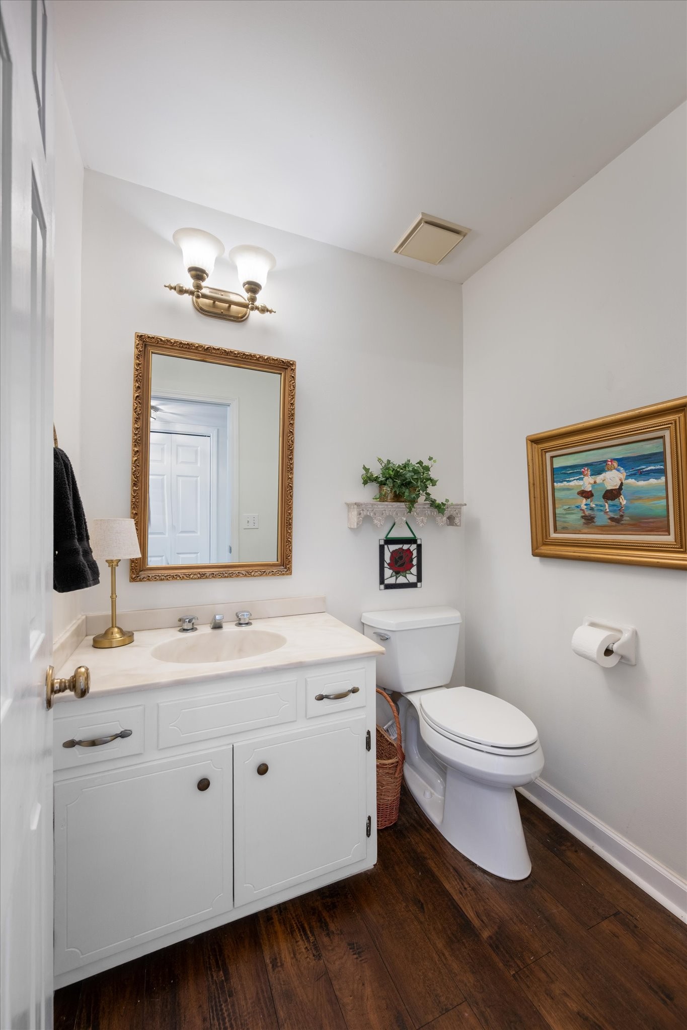 218 Boxwood Dr