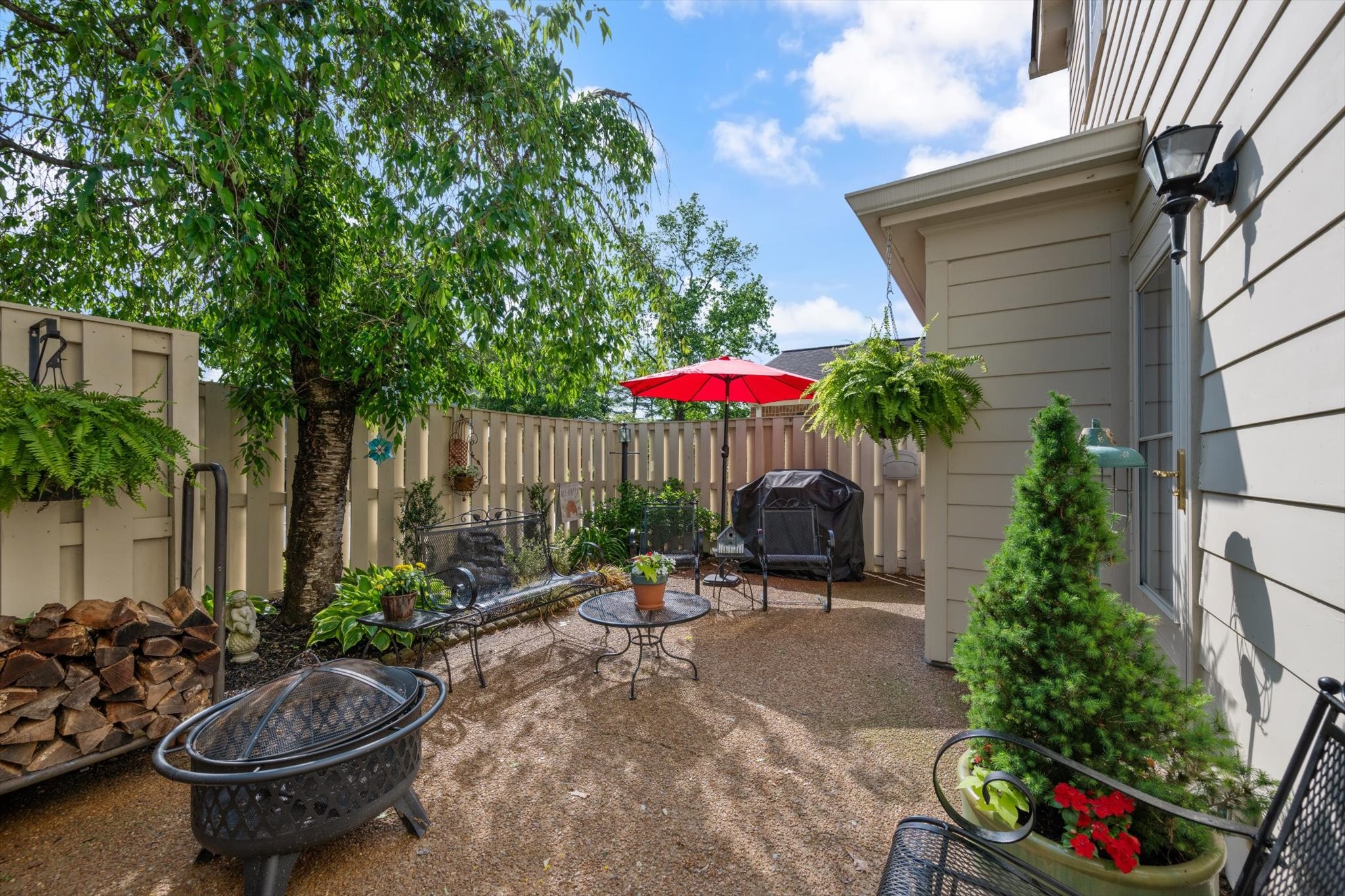 218 Boxwood Dr