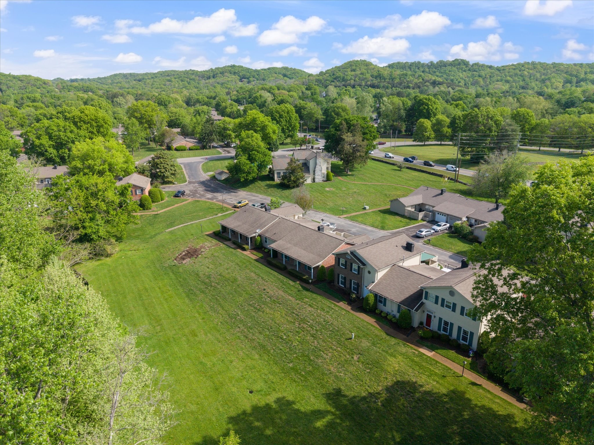218 Boxwood Dr