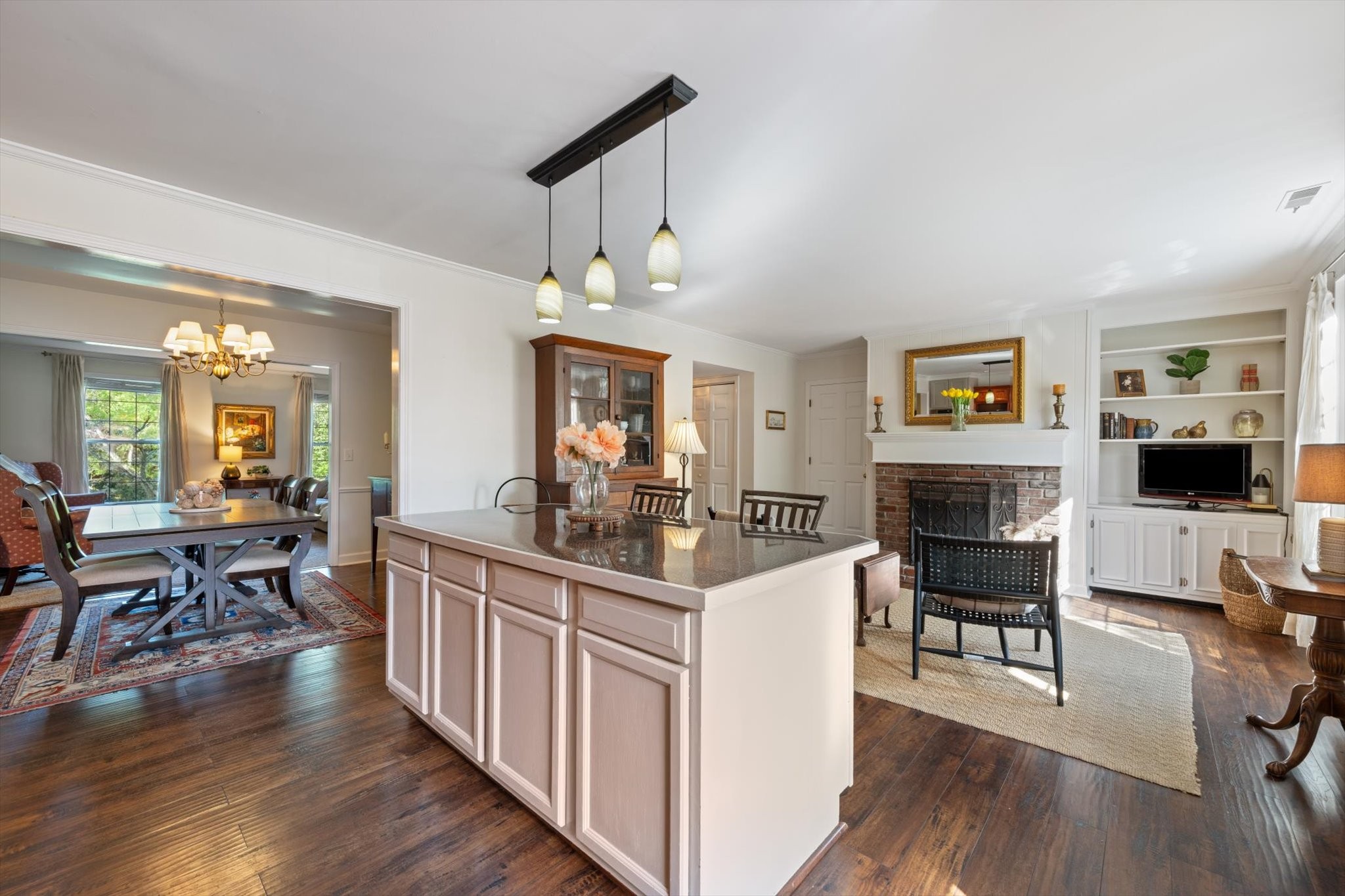218 Boxwood Dr