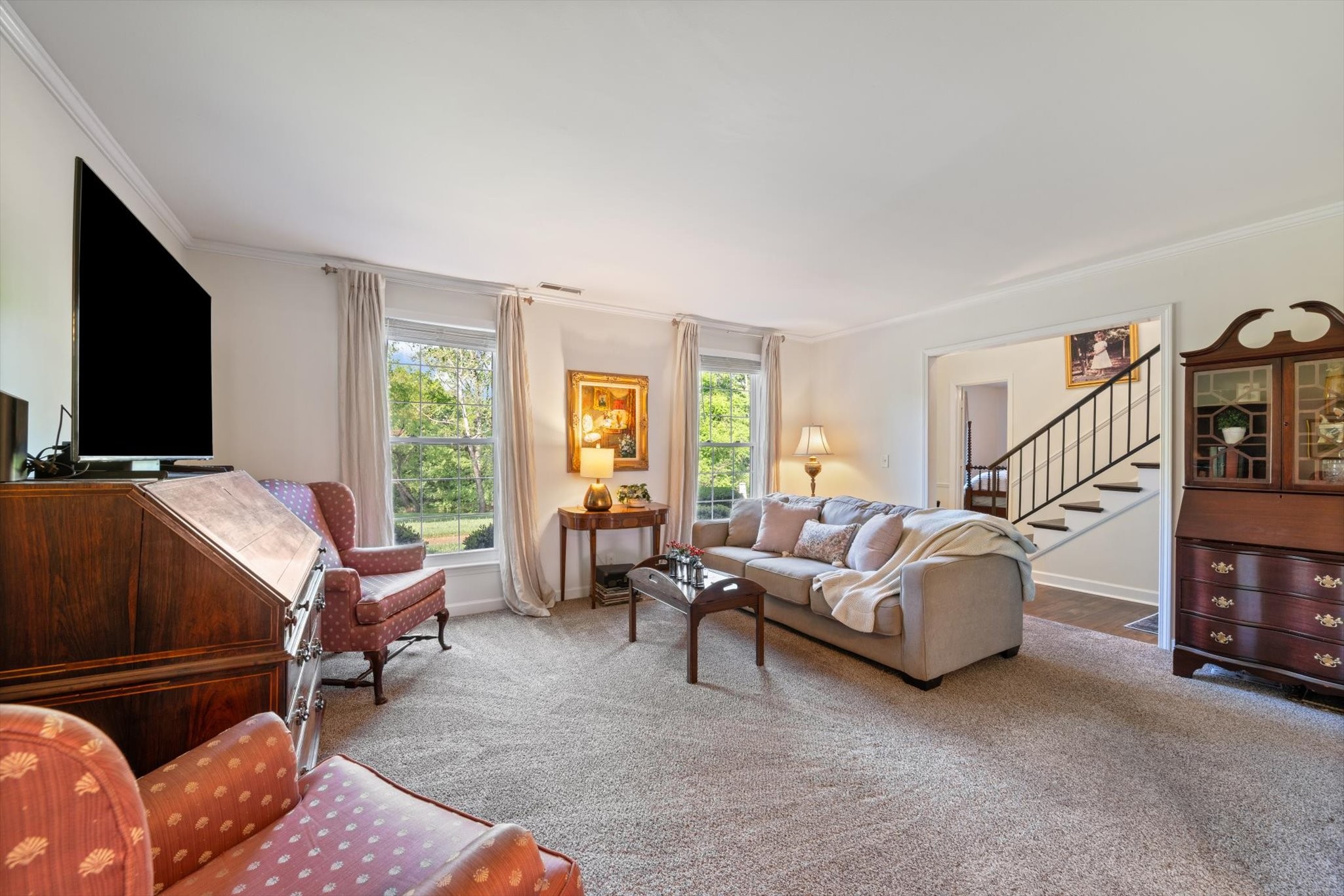 218 Boxwood Dr