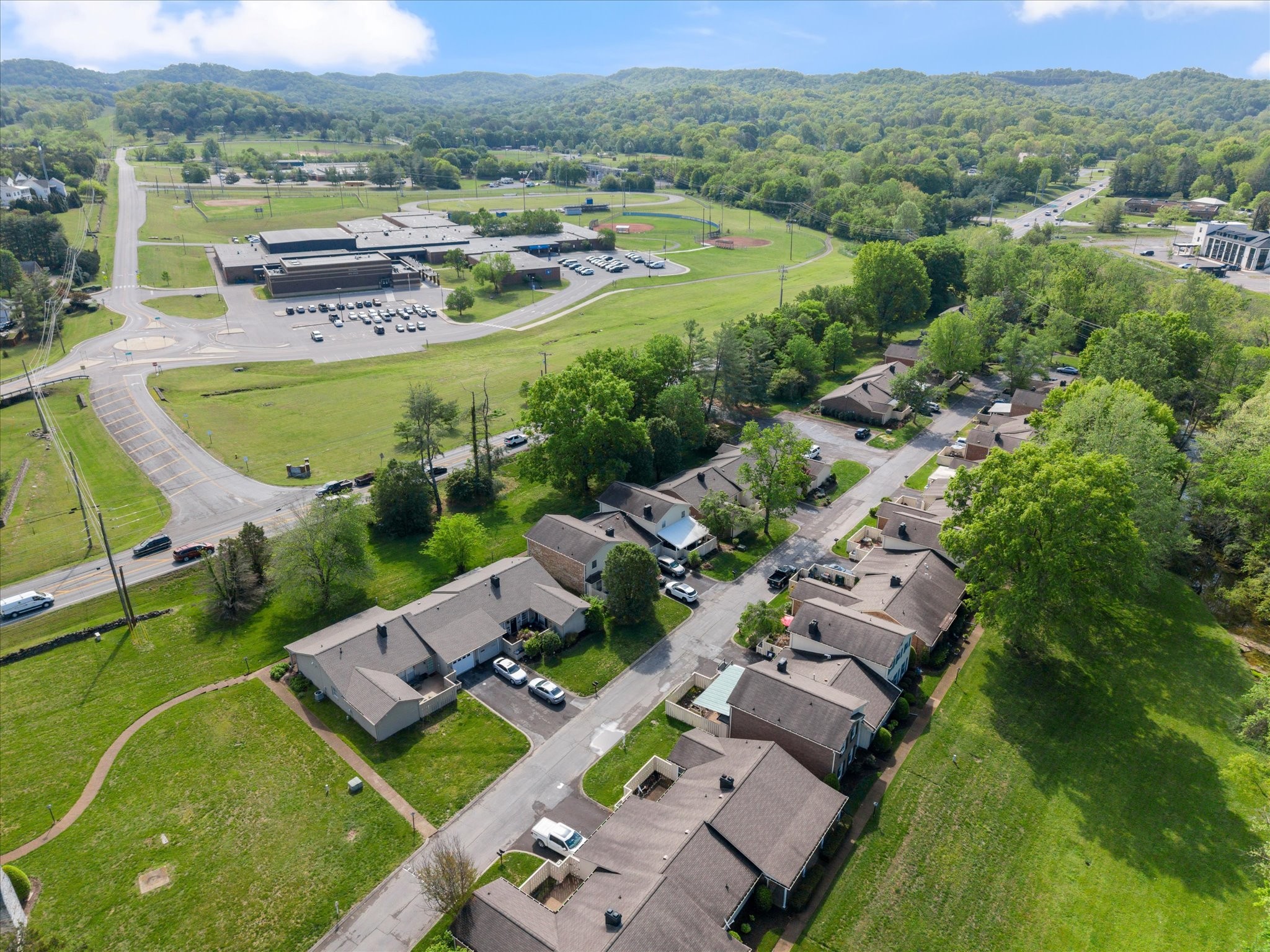 218 Boxwood Dr