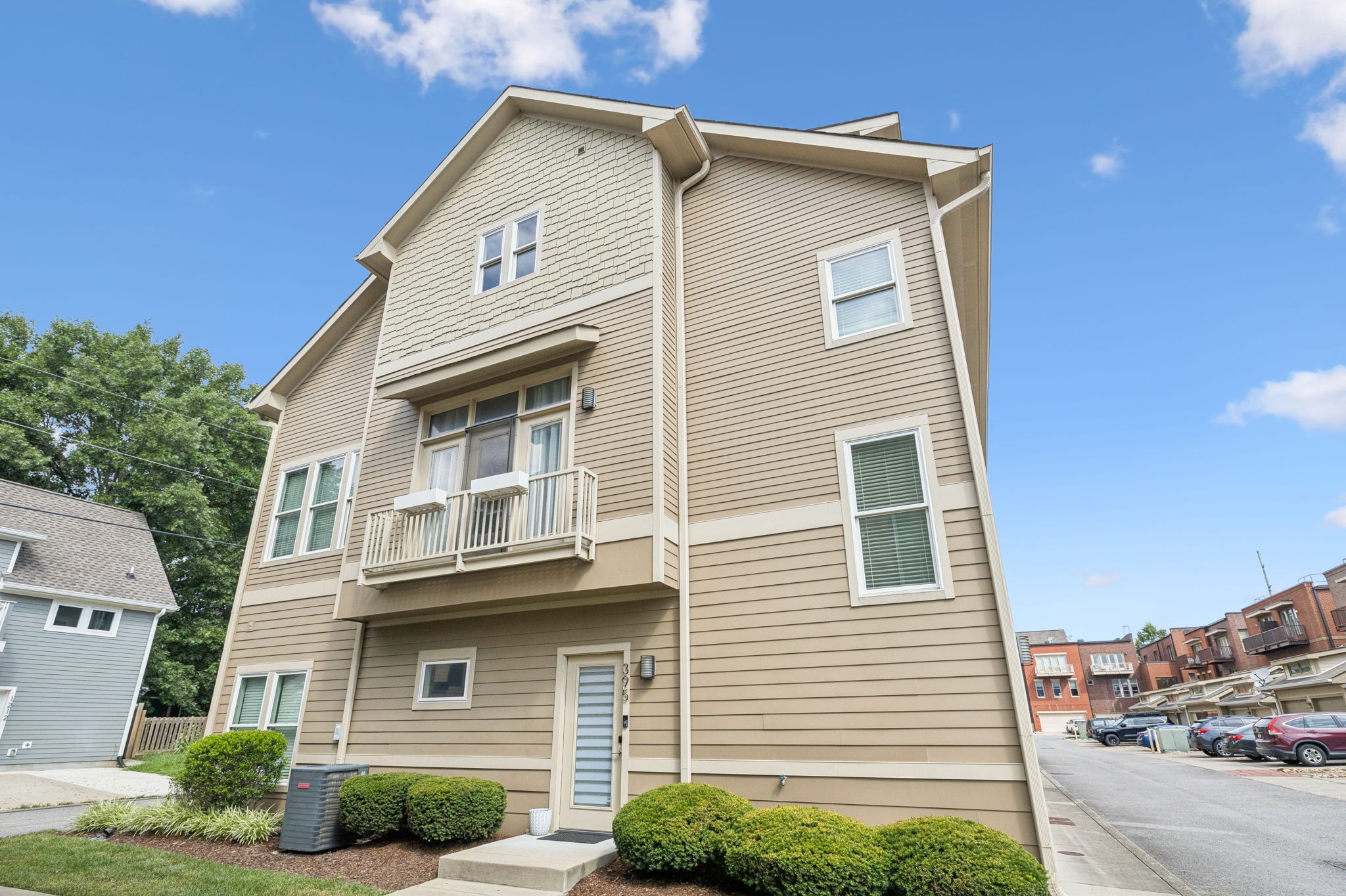 395 Monroe St