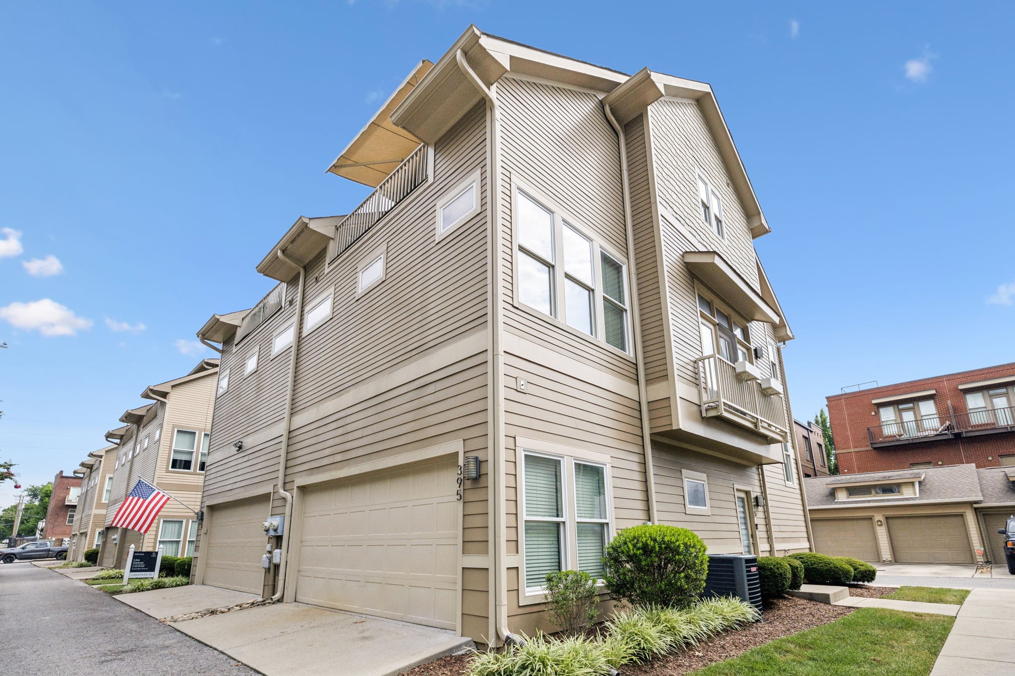 395 Monroe St