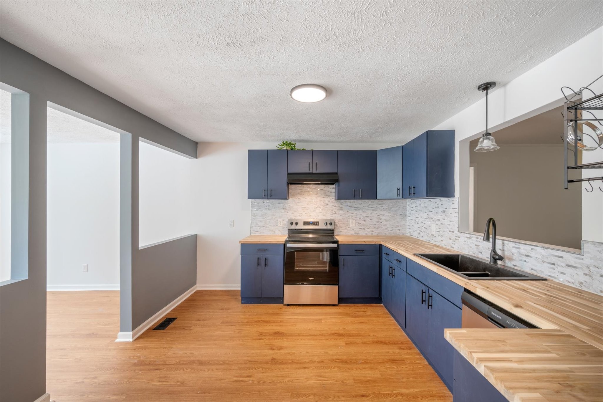 2116 Stonebrook Dr