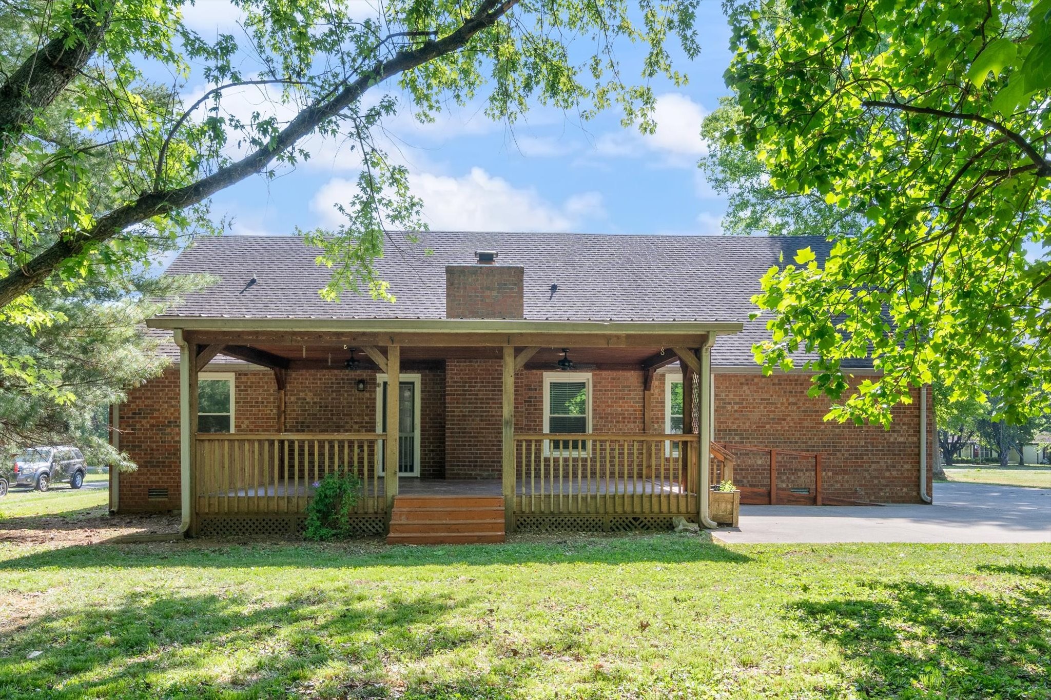 2116 Stonebrook Dr