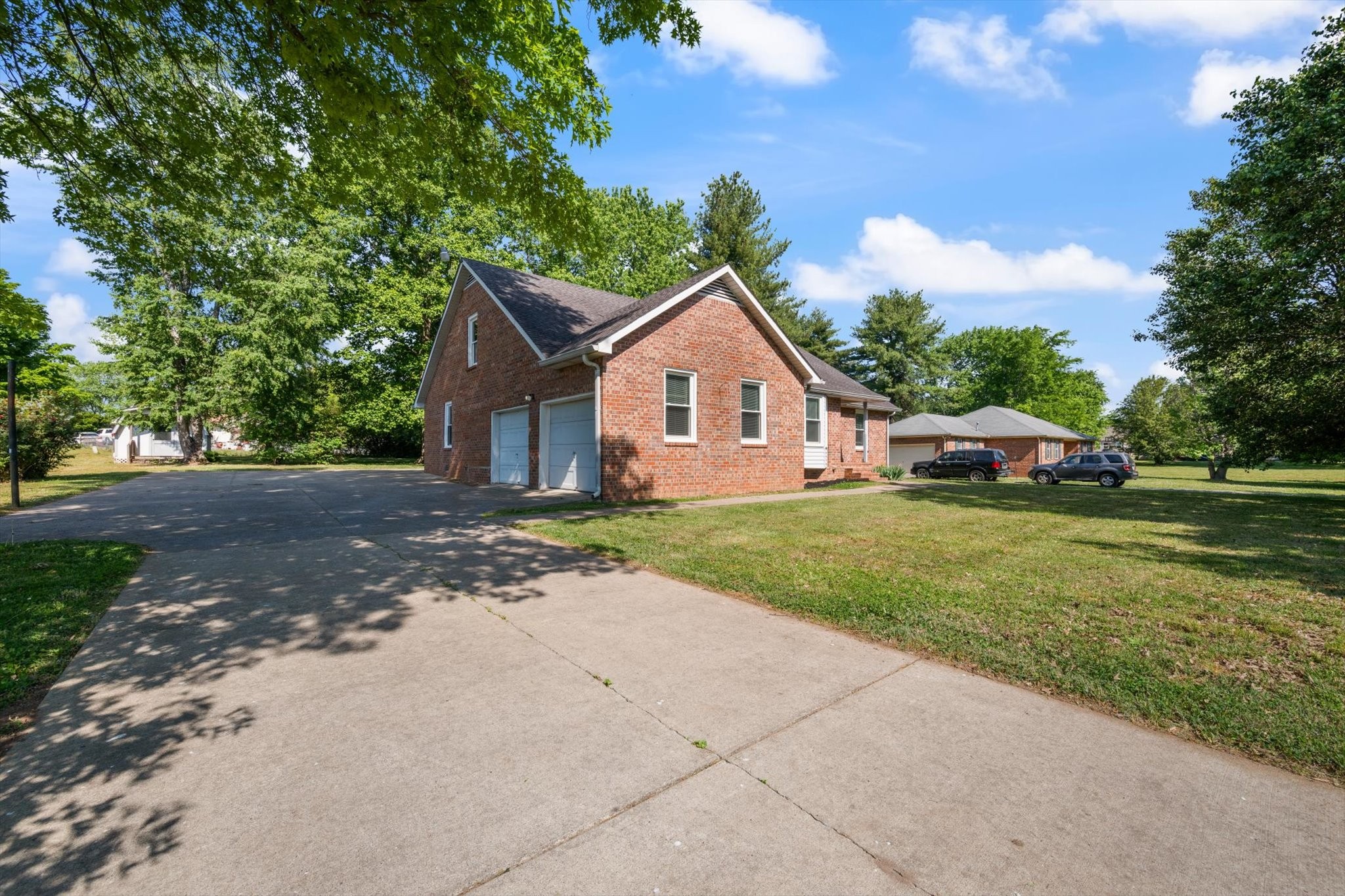 2116 Stonebrook Dr