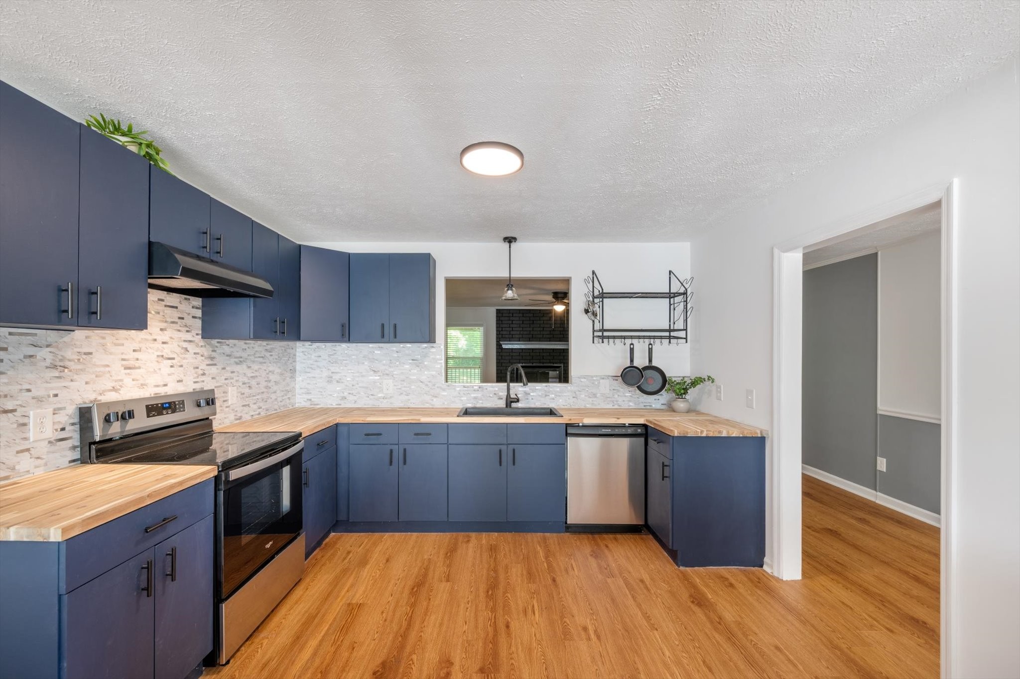 2116 Stonebrook Dr
