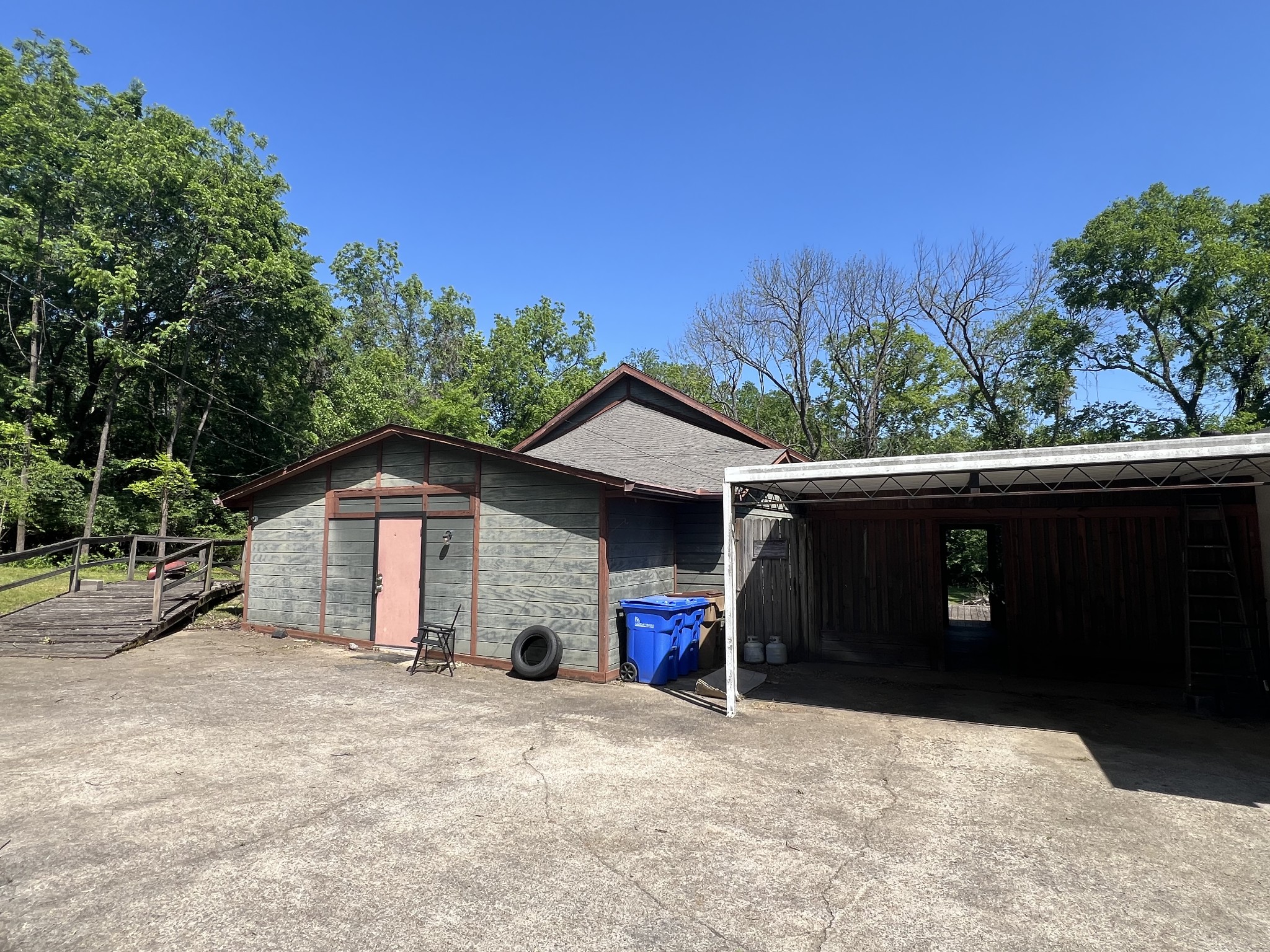 827 Wren Rd
