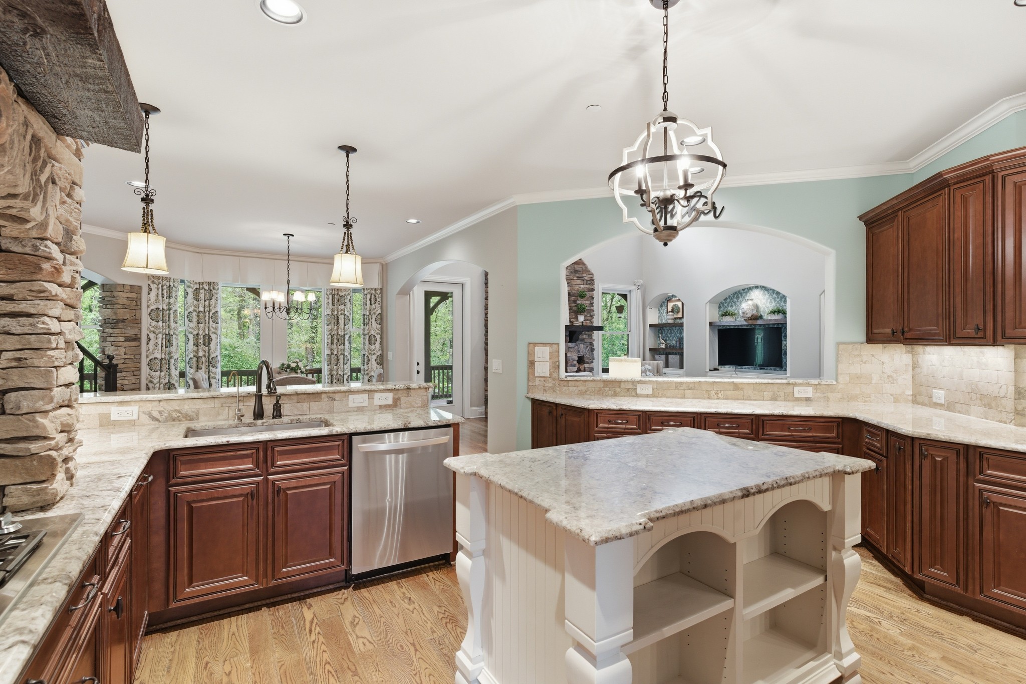 1024 Redmond Ct