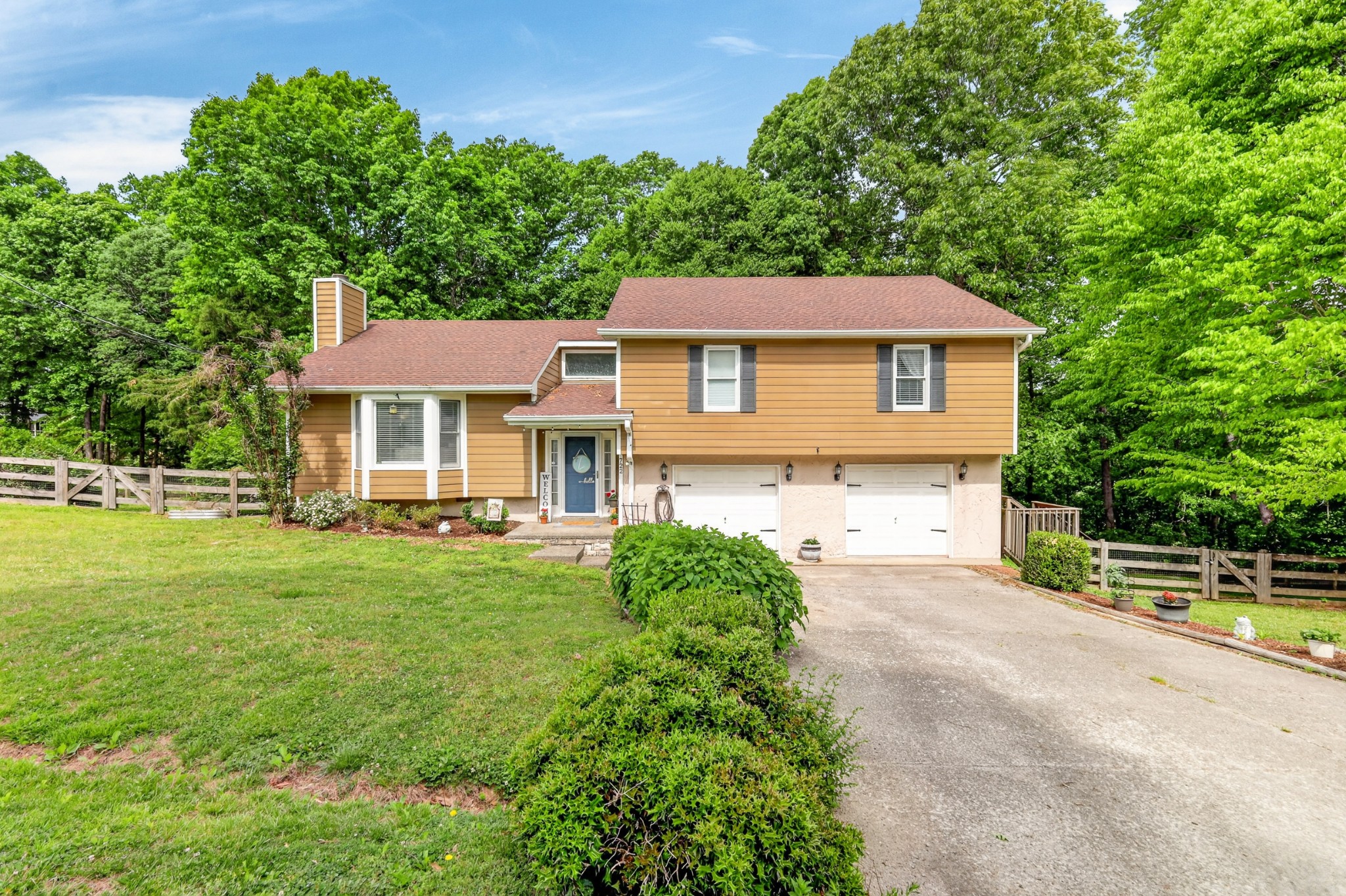 722 Lone Oak Dr