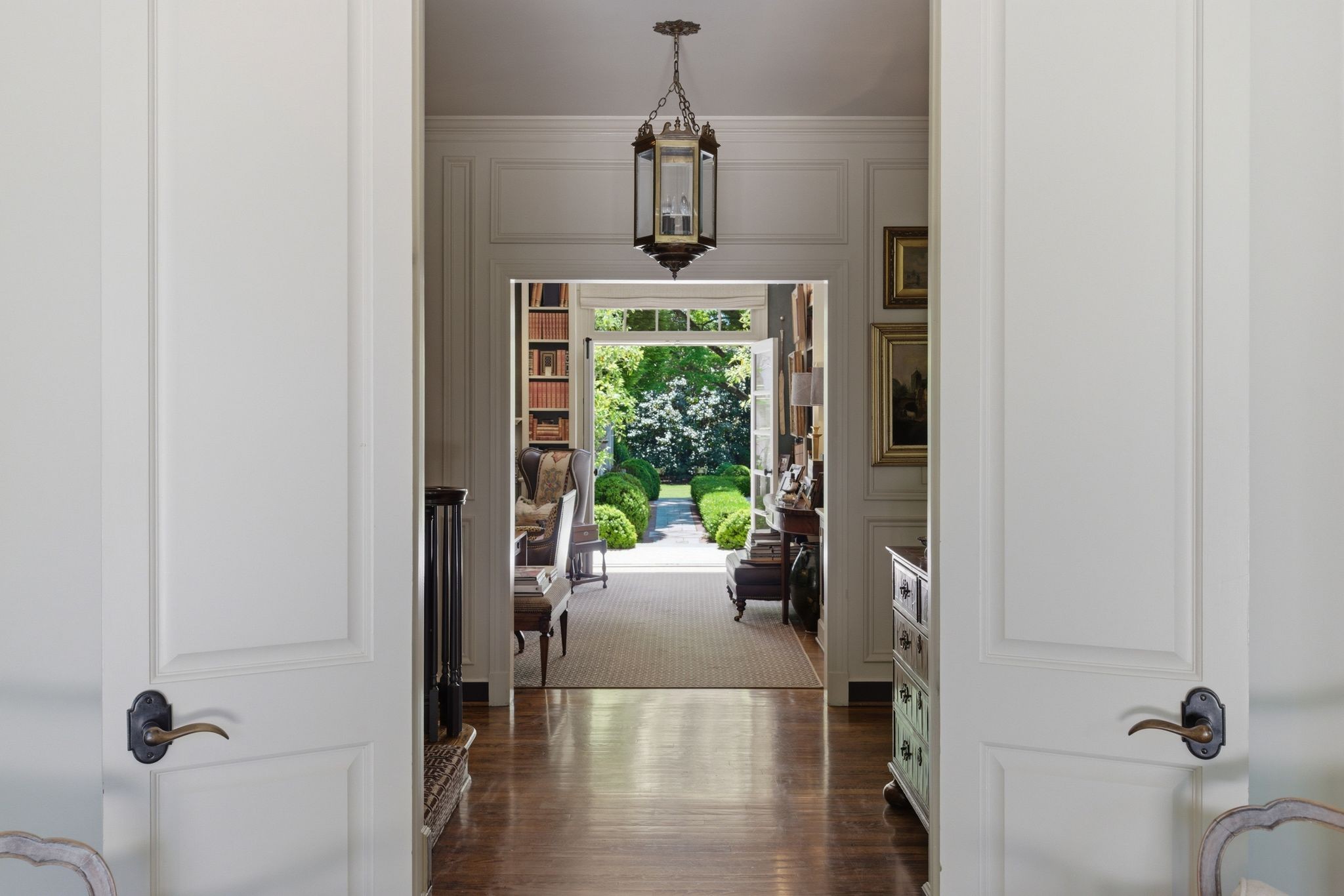 3701 Woodlawn Dr