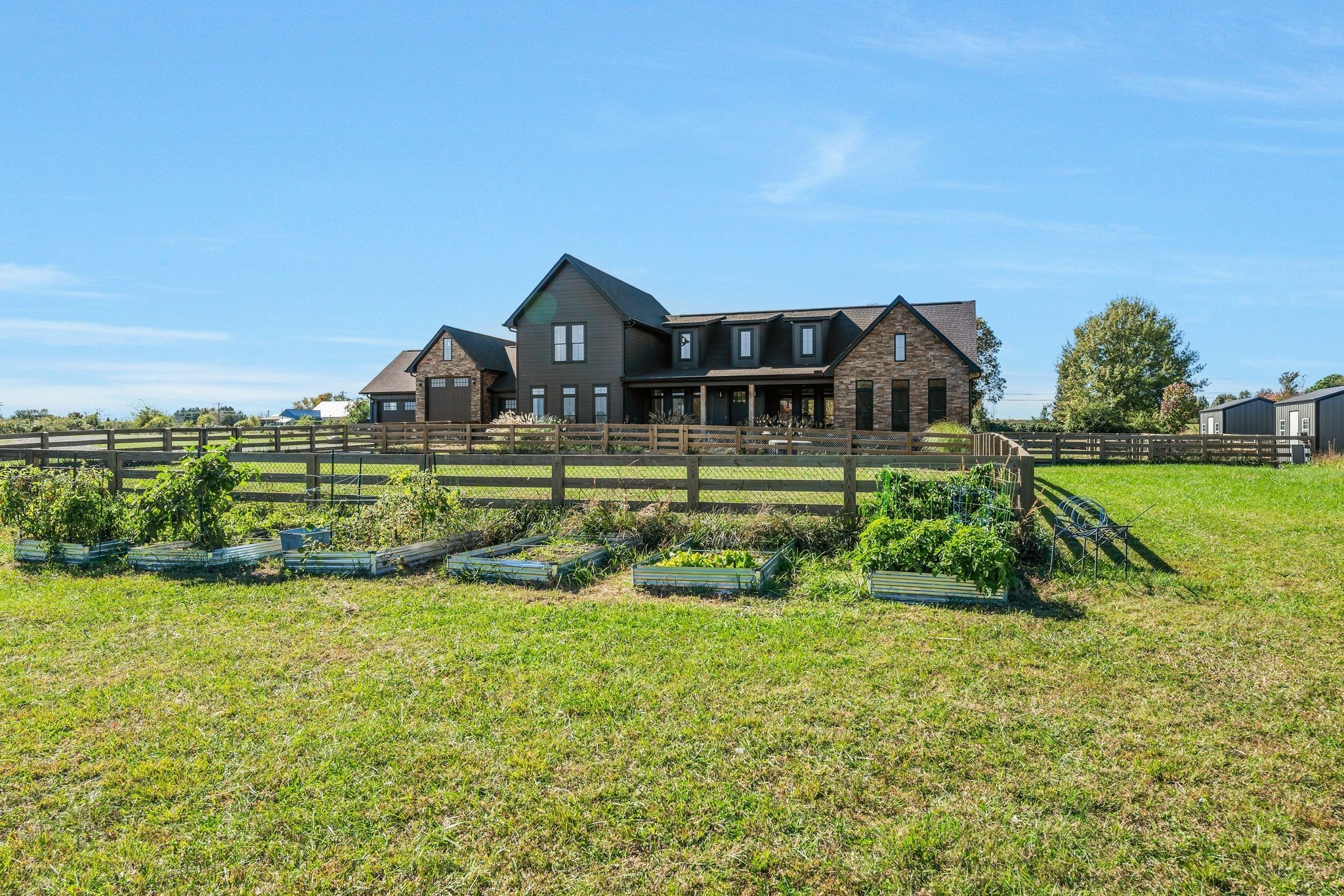 128 Emma Ln