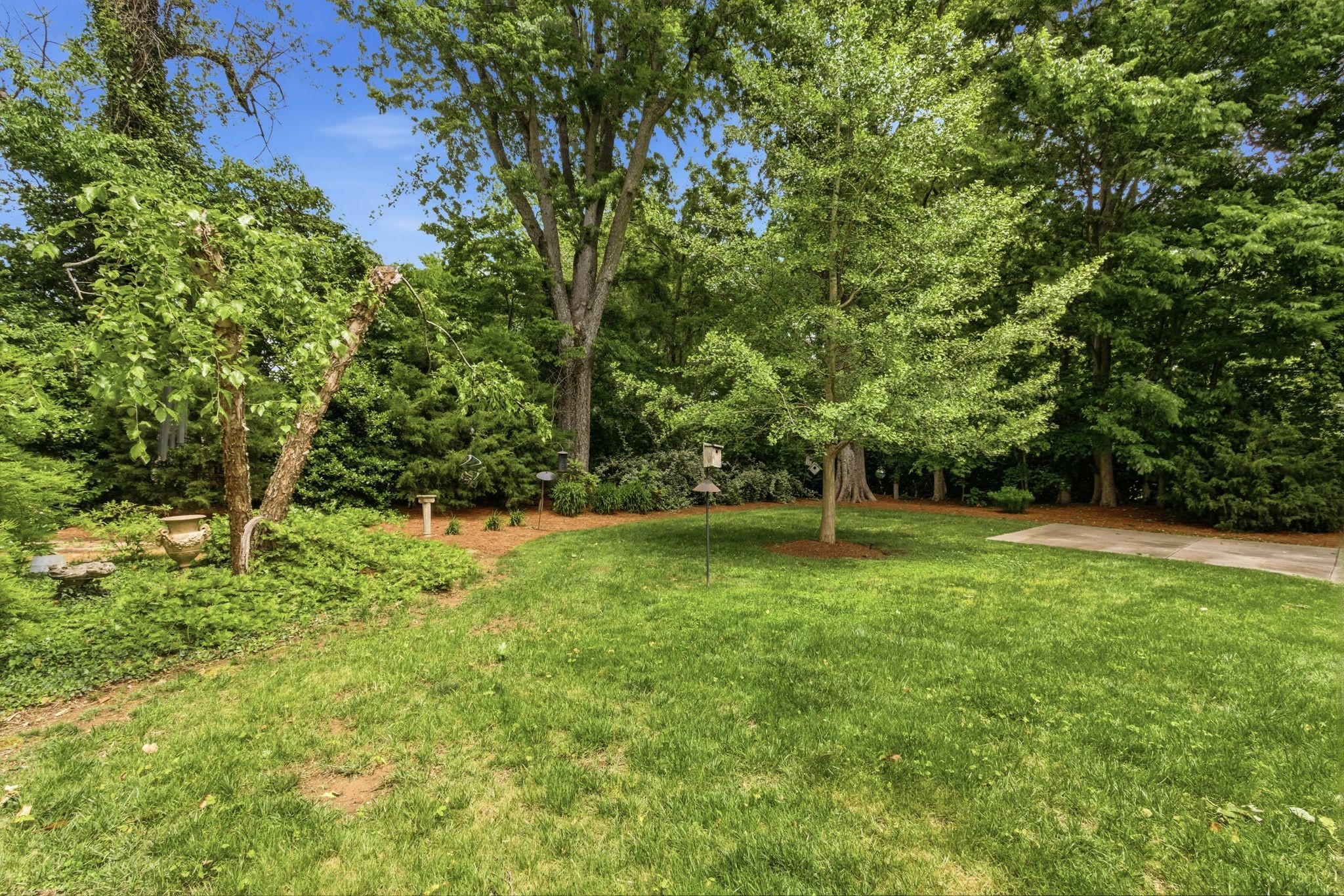 210 Battle Ave