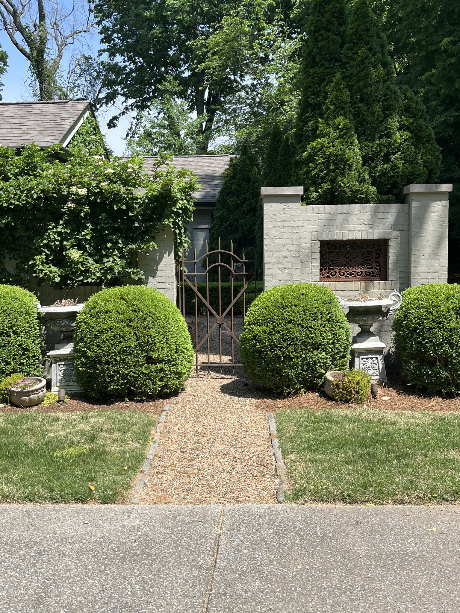 210 Battle Ave