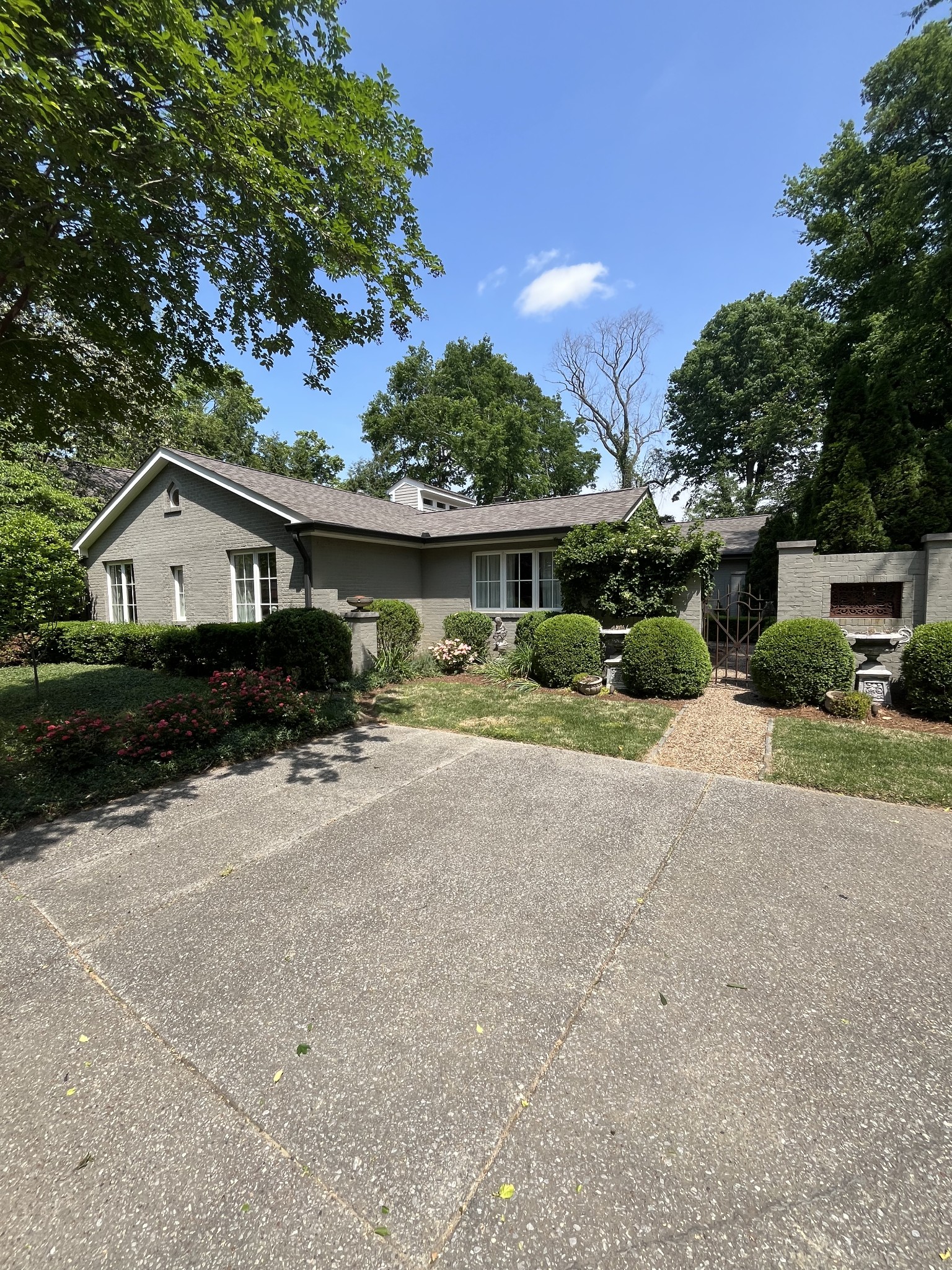 210 Battle Ave