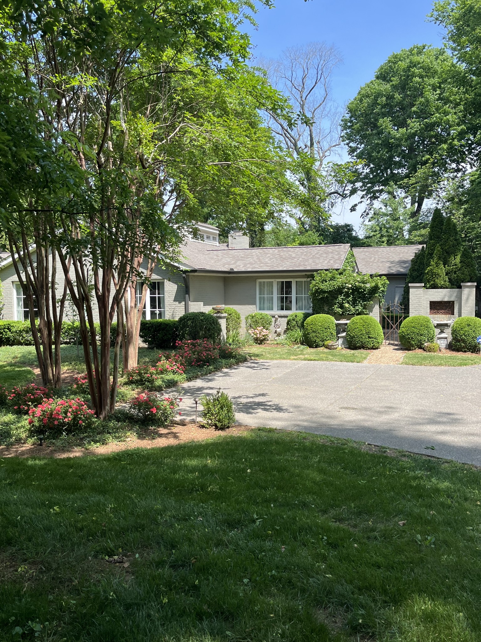 210 Battle Ave