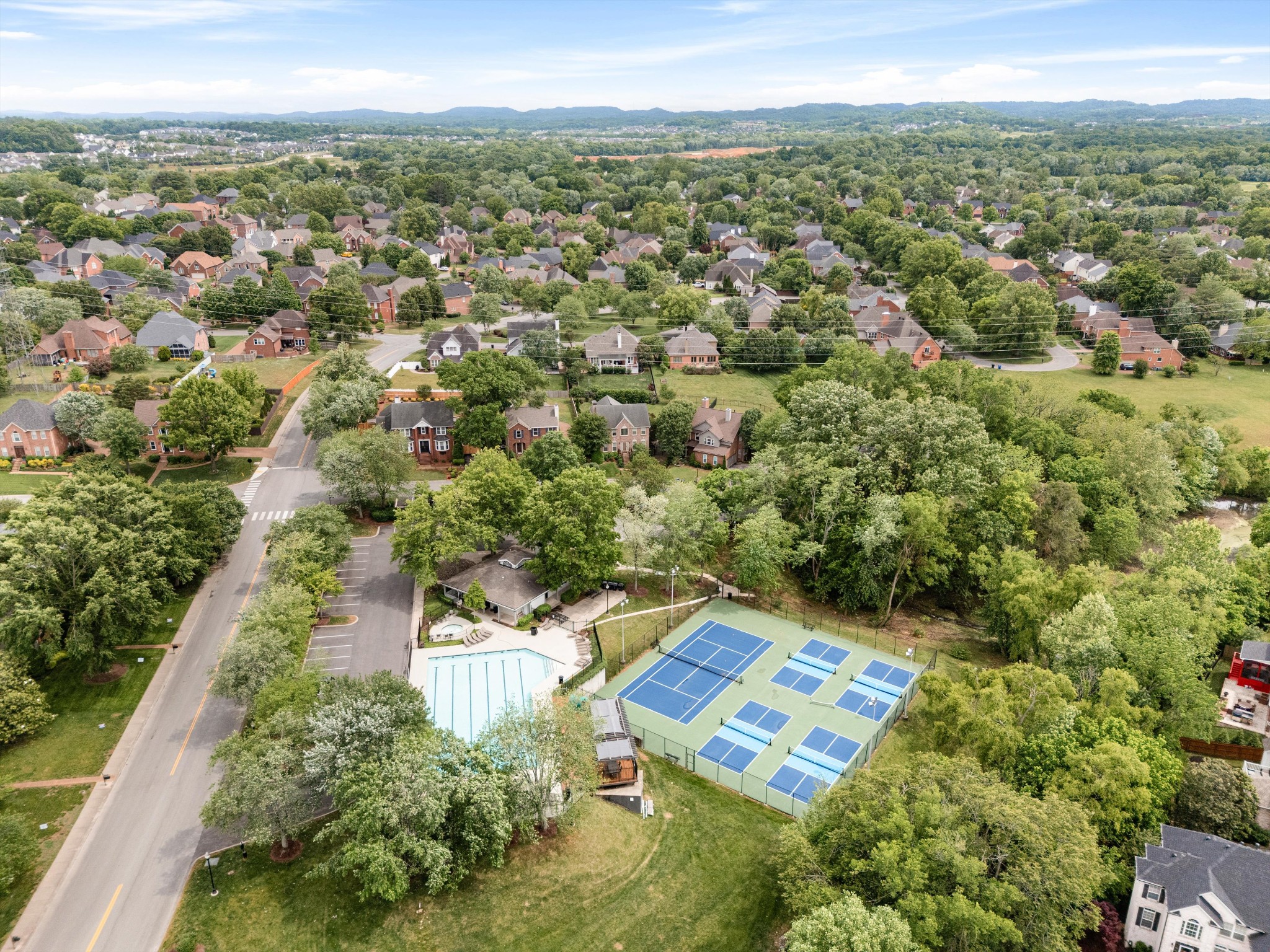 821 N Hampton Cv