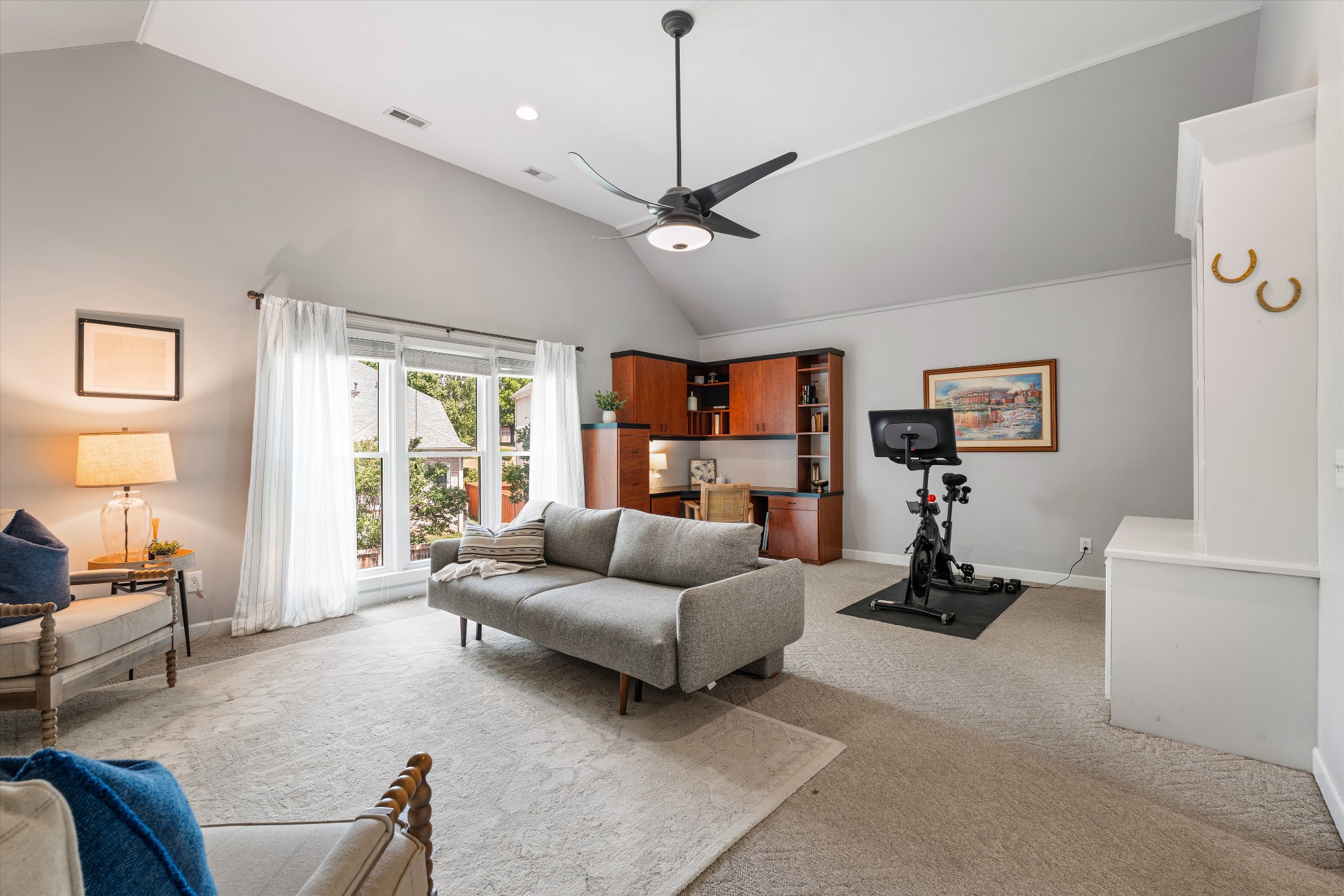821 N Hampton Cv