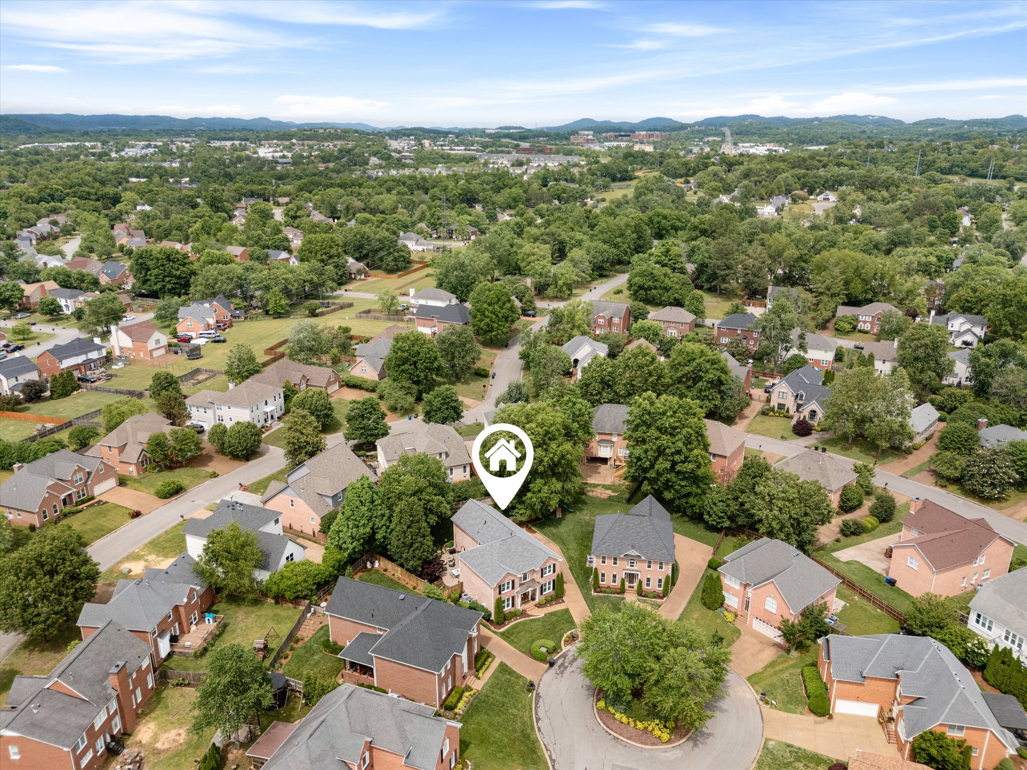 821 N Hampton Cv