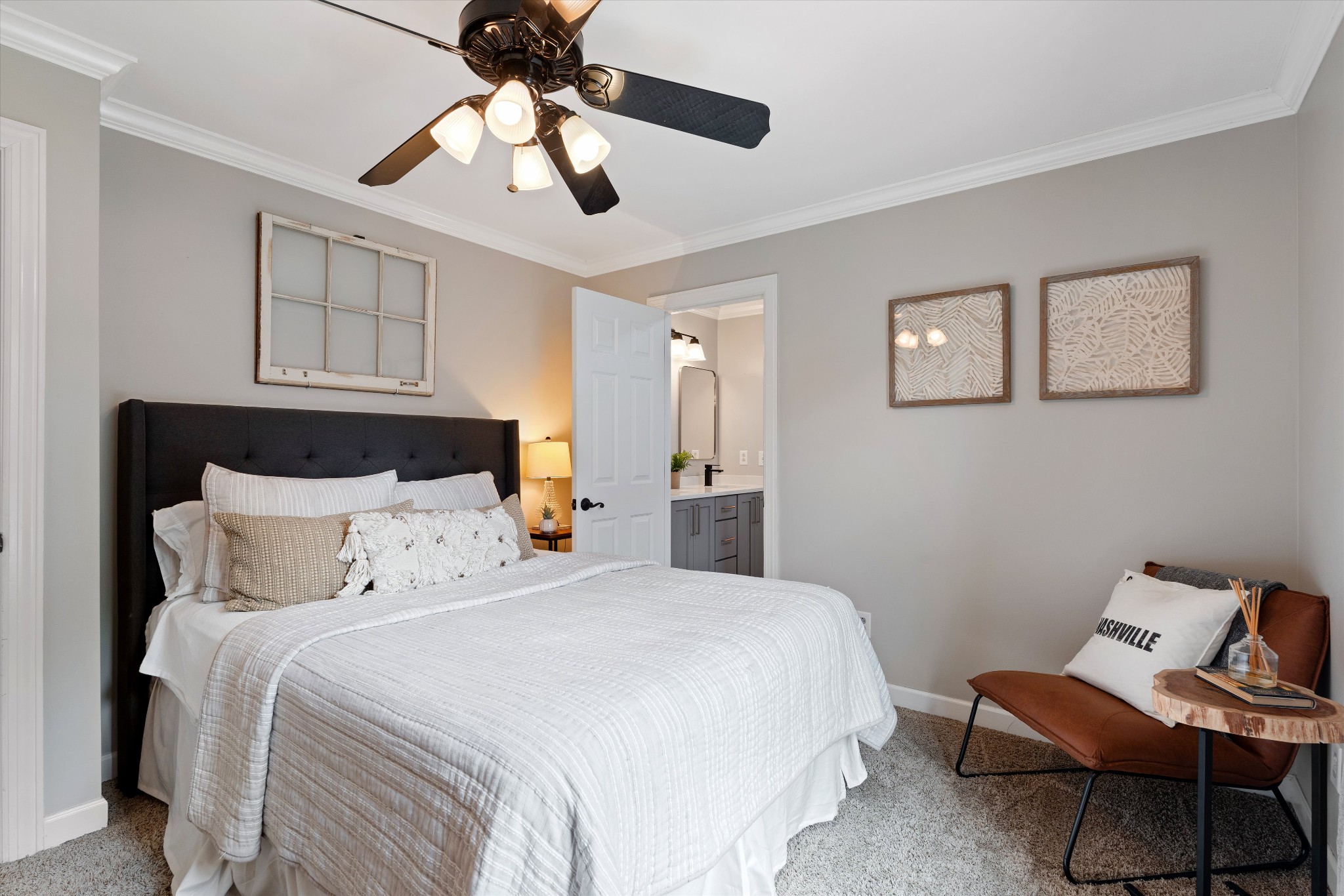 821 N Hampton Cv