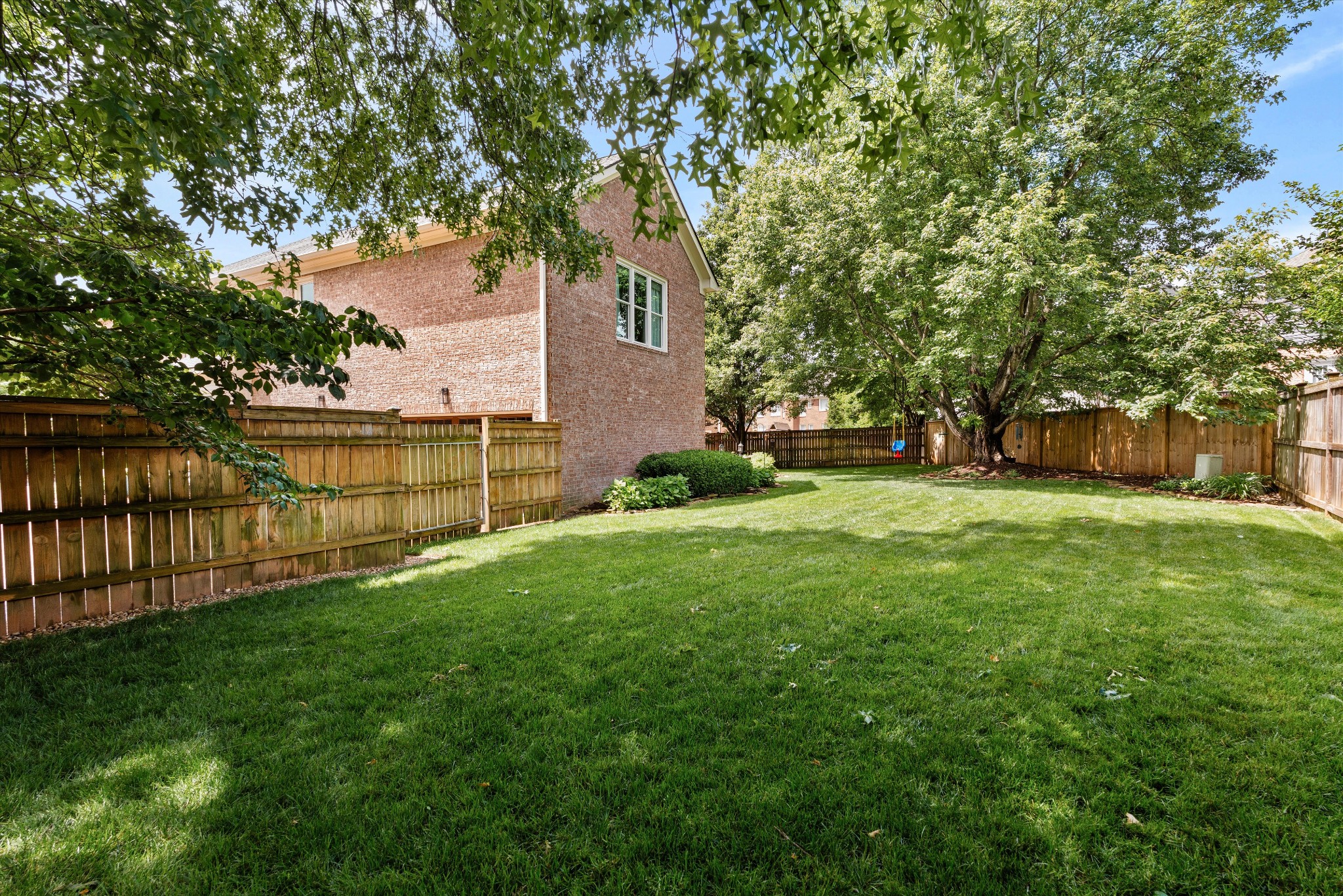 821 N Hampton Cv