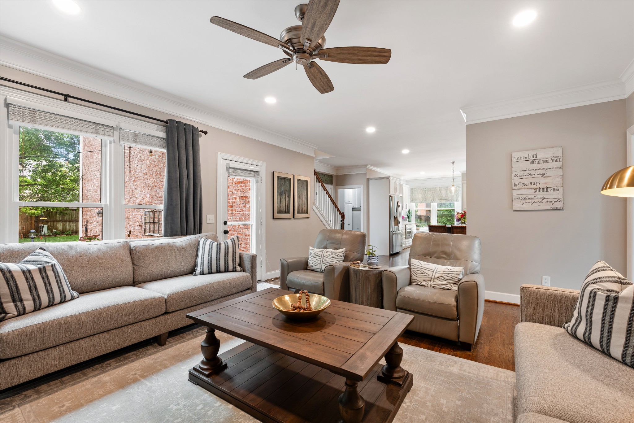 821 N Hampton Cv