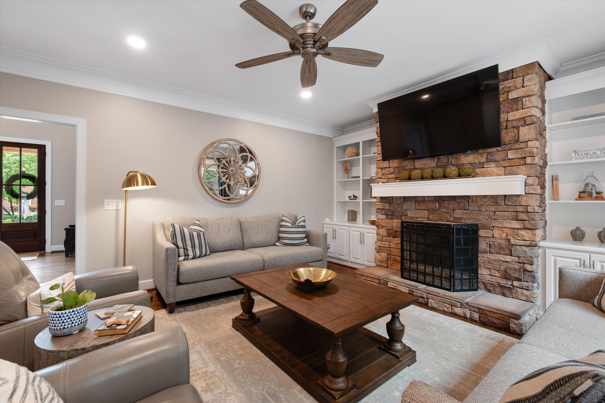 821 N Hampton Cv