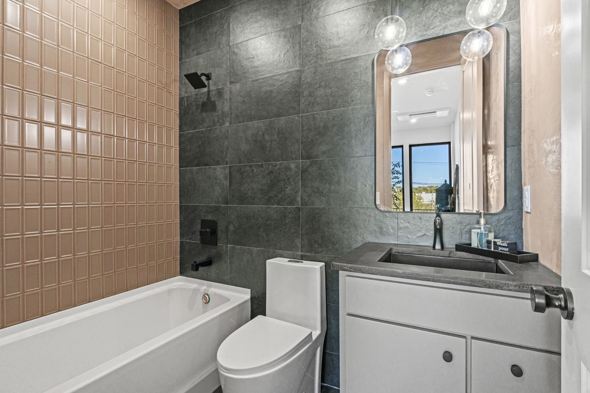 106 Grizzard Ave Unit: 3