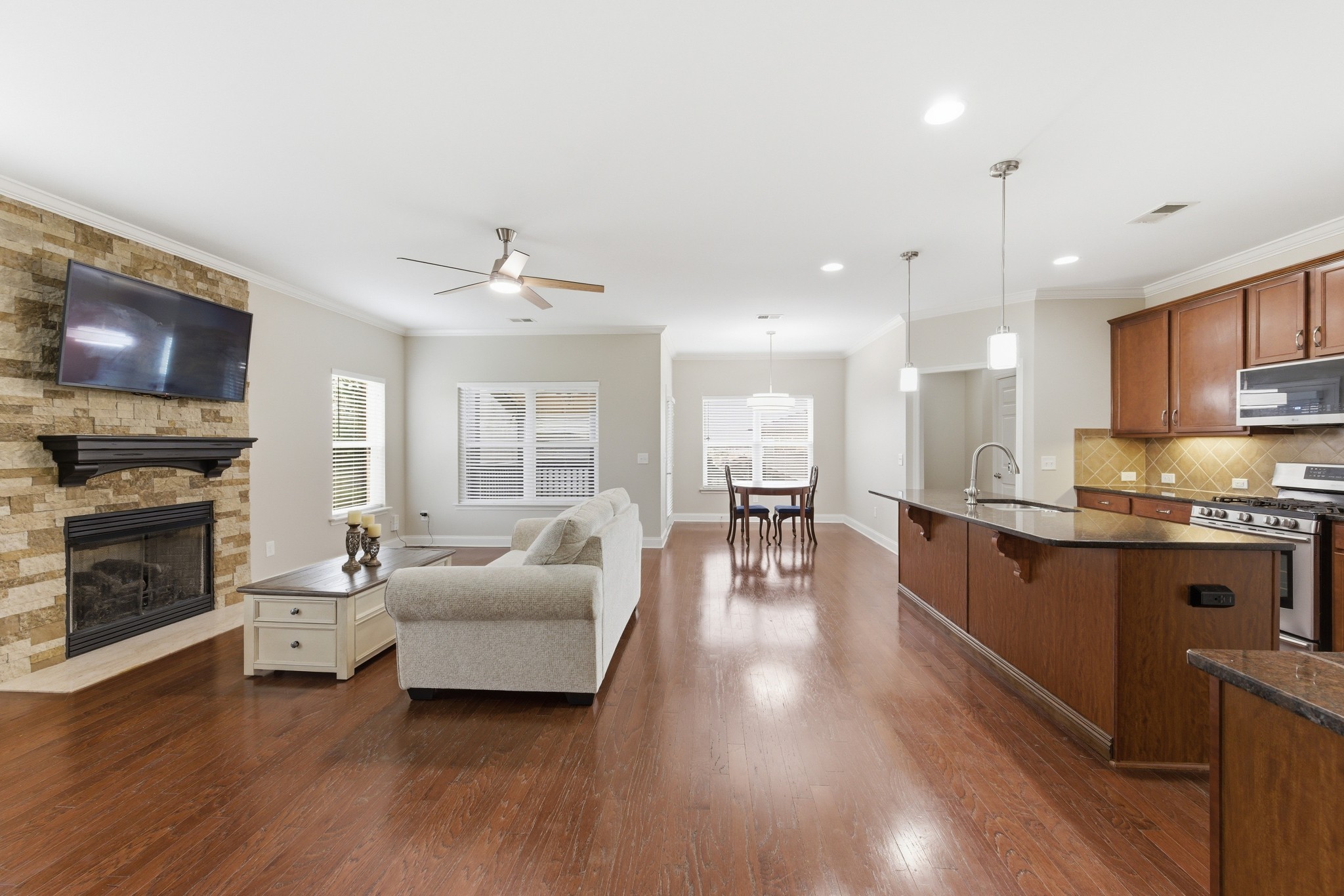 110 Irvine Ln