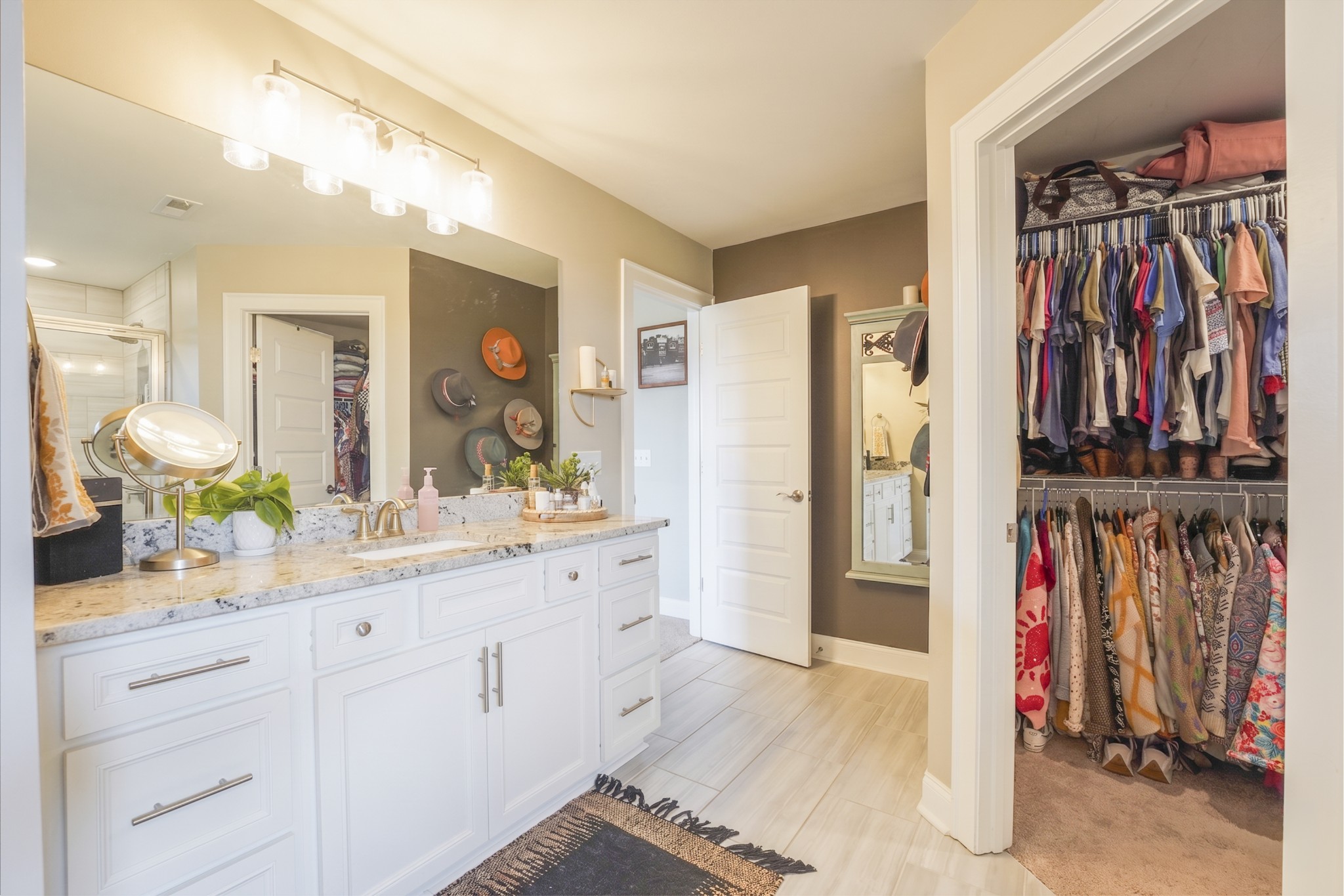 806 Chalkstone Ln
