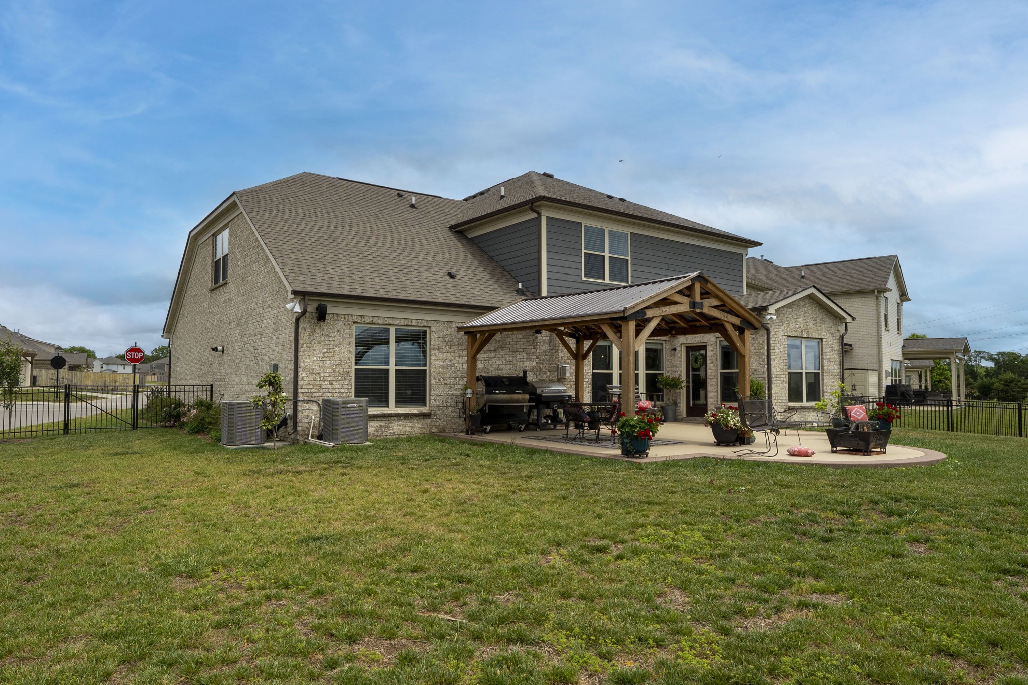 806 Chalkstone Ln