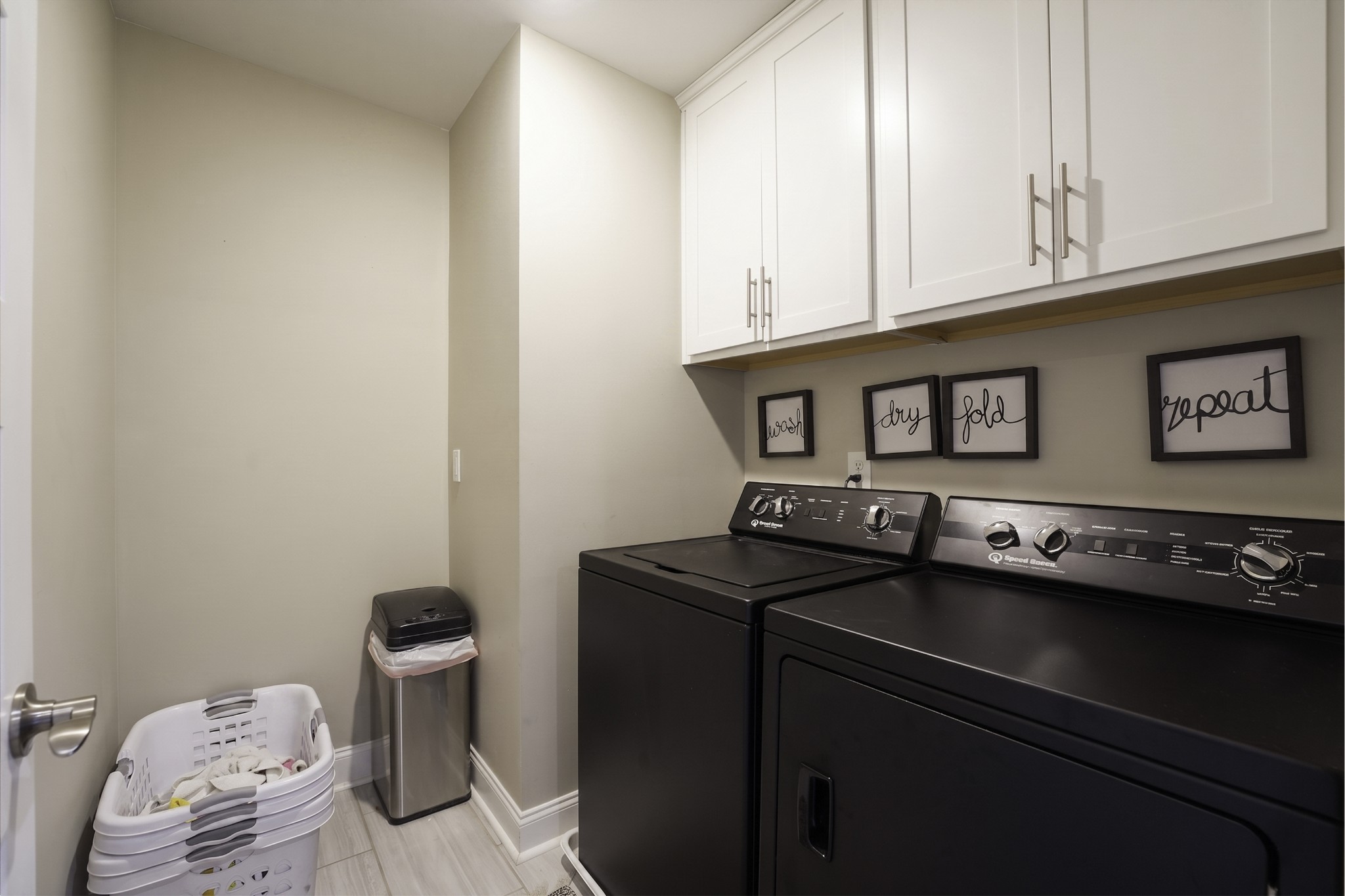 806 Chalkstone Ln