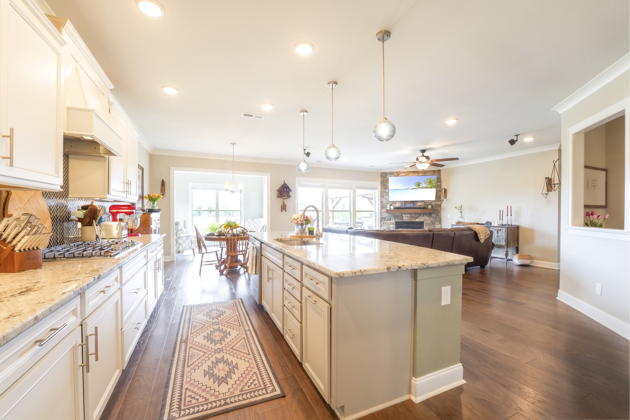 806 Chalkstone Ln