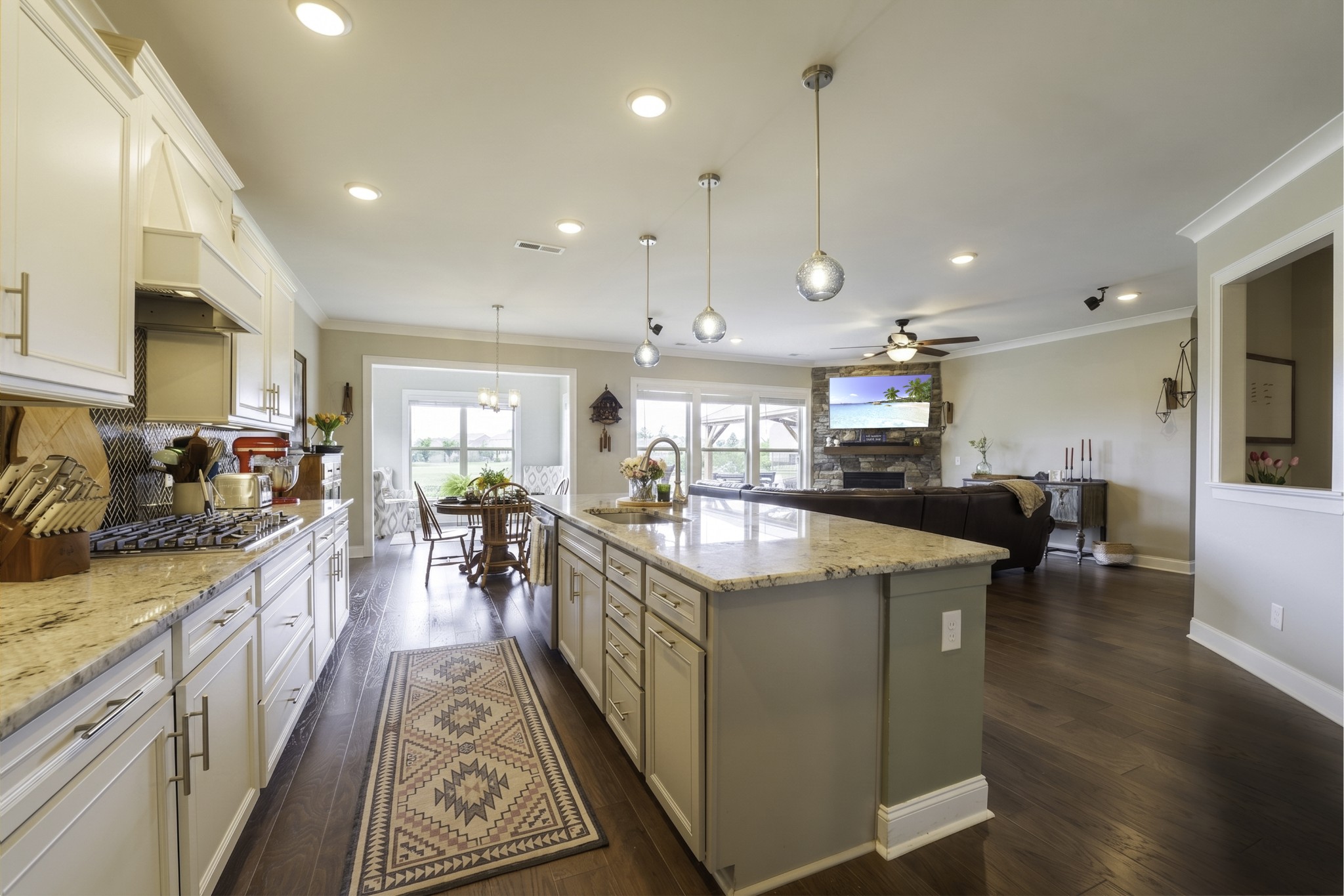 806 Chalkstone Ln