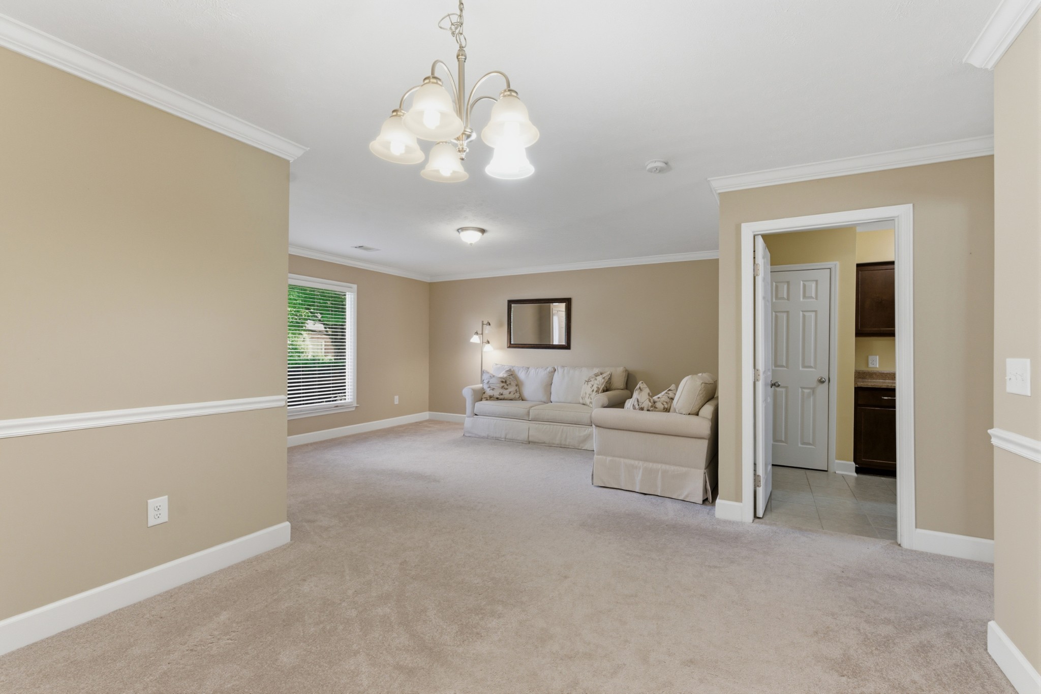 212 Highland Villa Cir