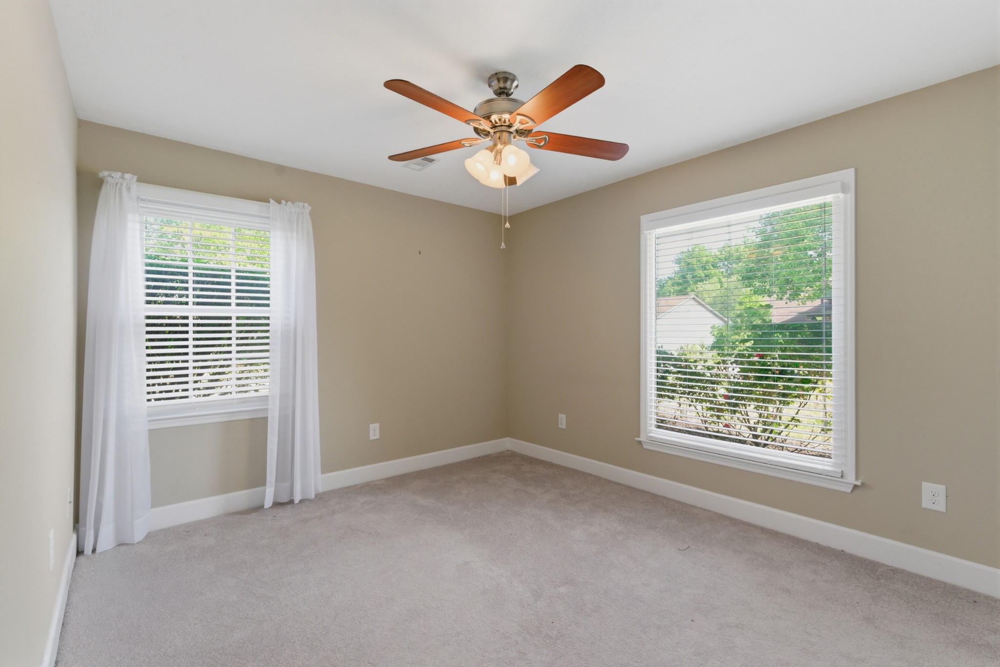 212 Highland Villa Cir