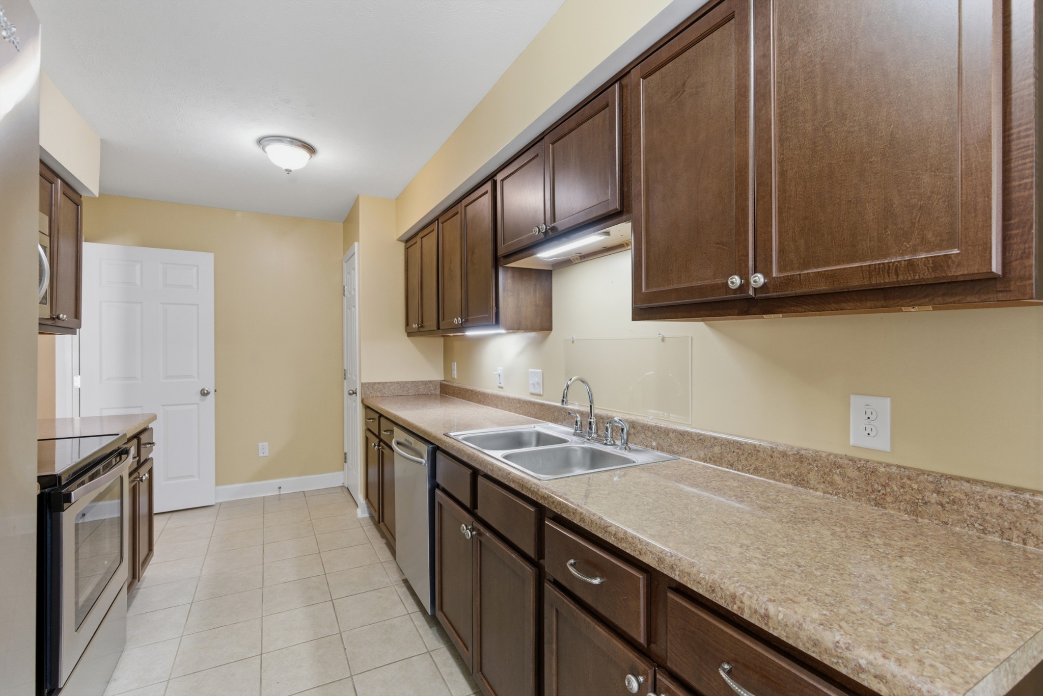 212 Highland Villa Cir