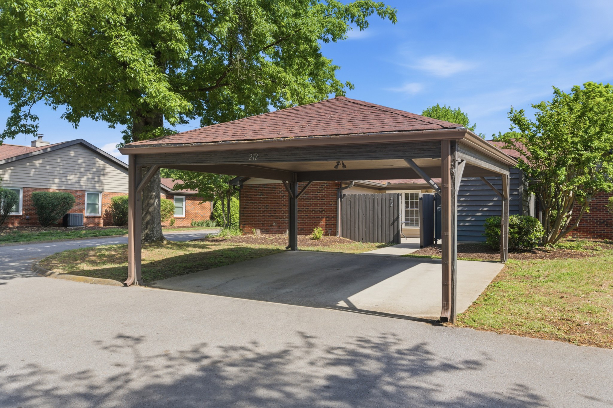 212 Highland Villa Cir