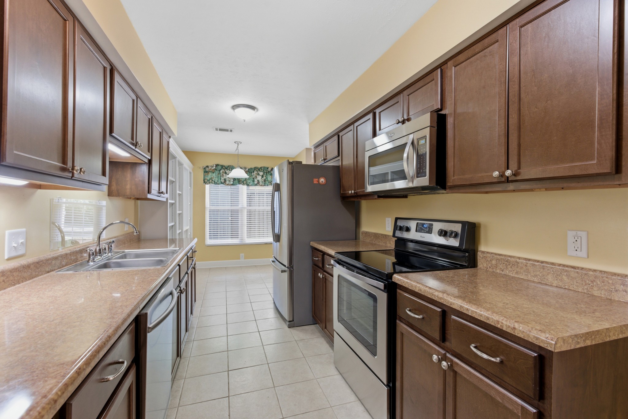 212 Highland Villa Cir