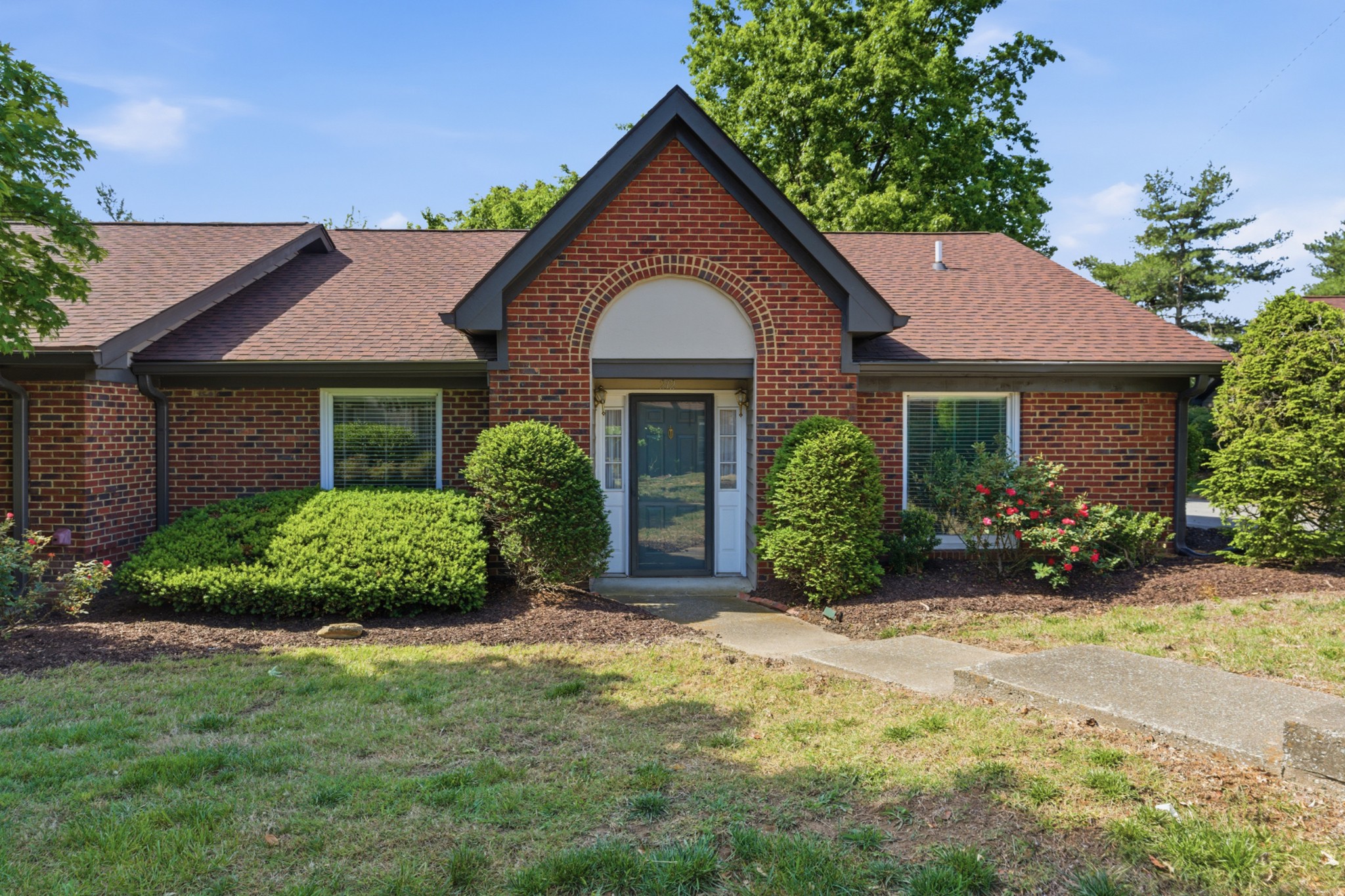 212 Highland Villa Cir