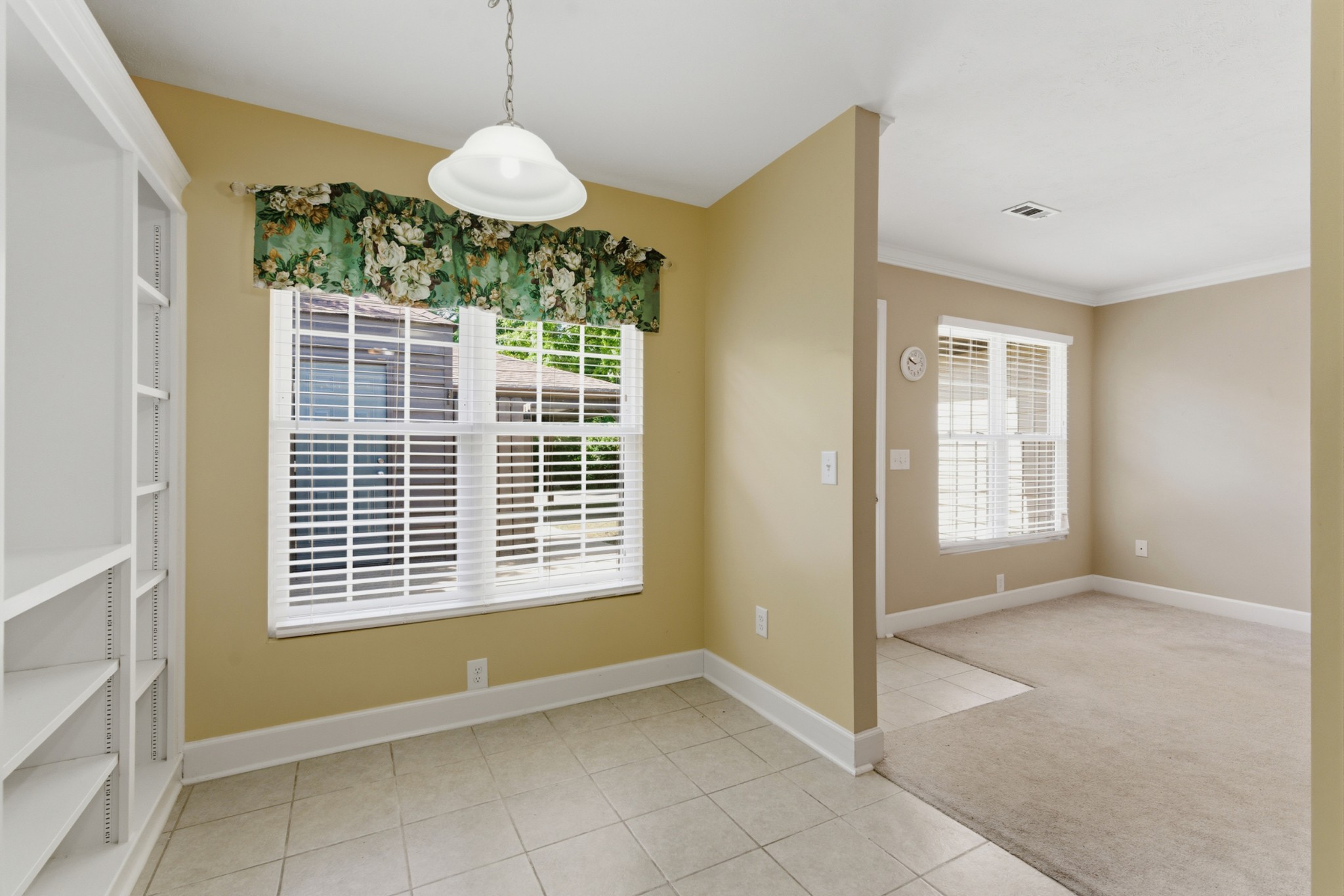 212 Highland Villa Cir