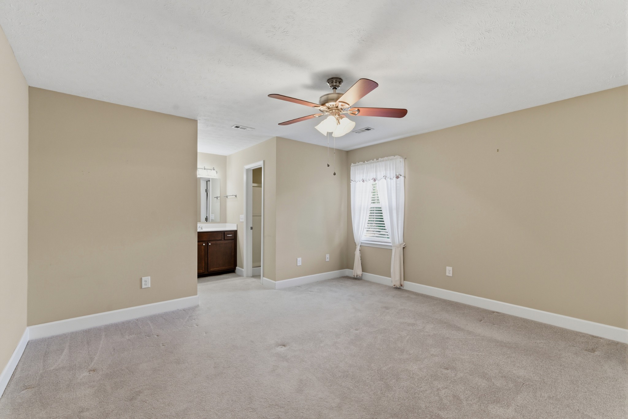 212 Highland Villa Cir