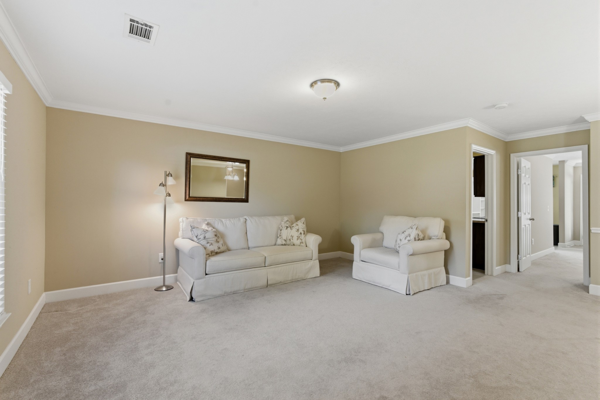 212 Highland Villa Cir