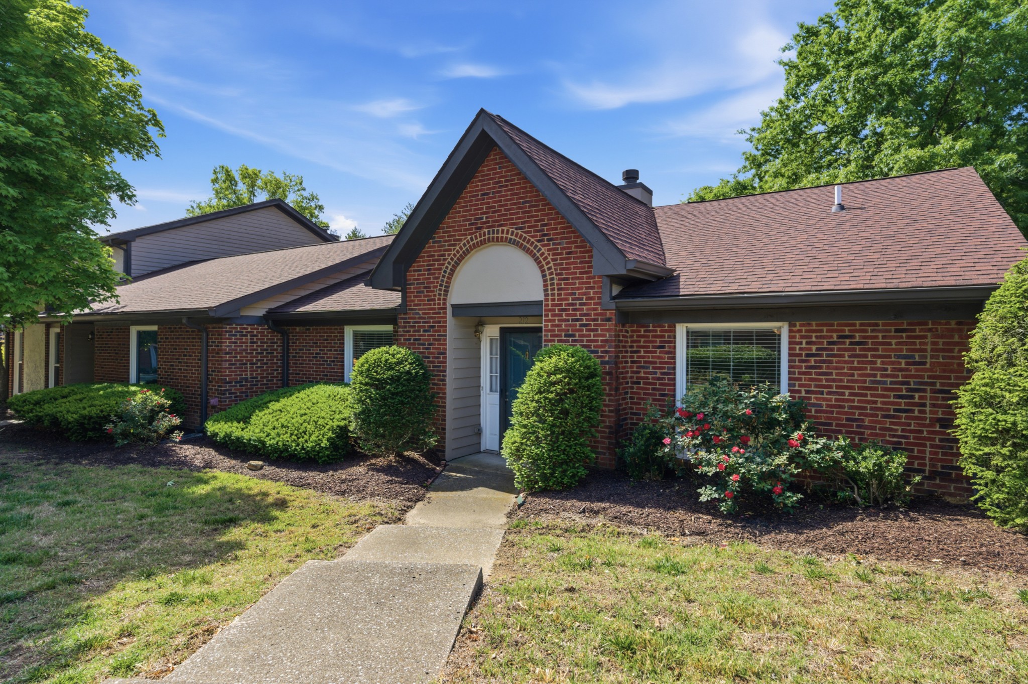 212 Highland Villa Cir