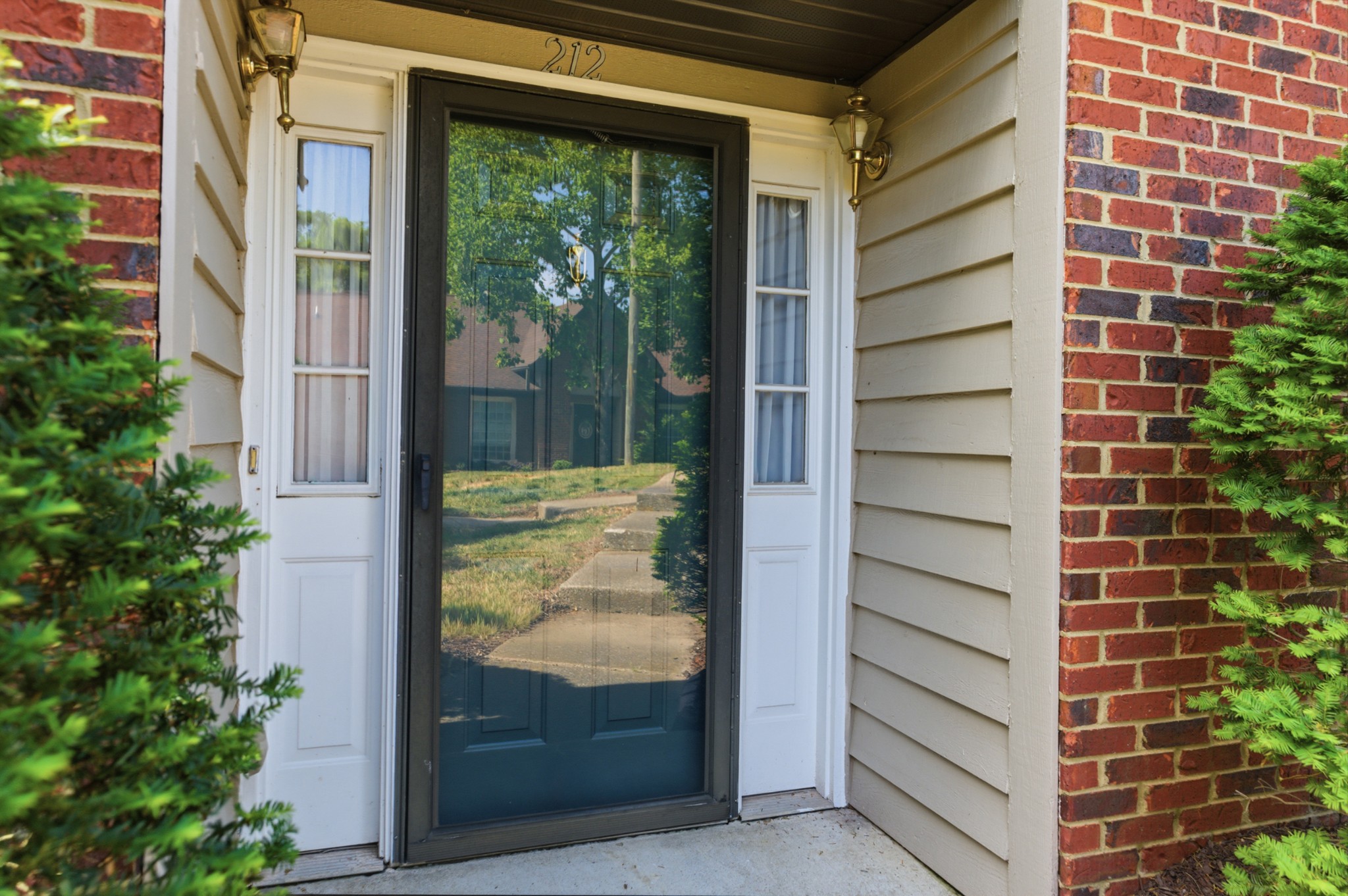 212 Highland Villa Cir