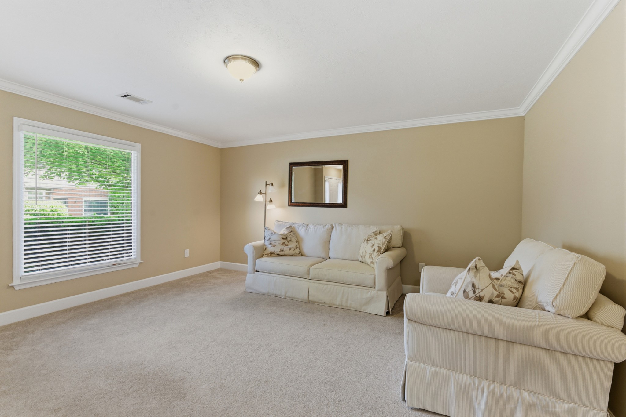 212 Highland Villa Cir