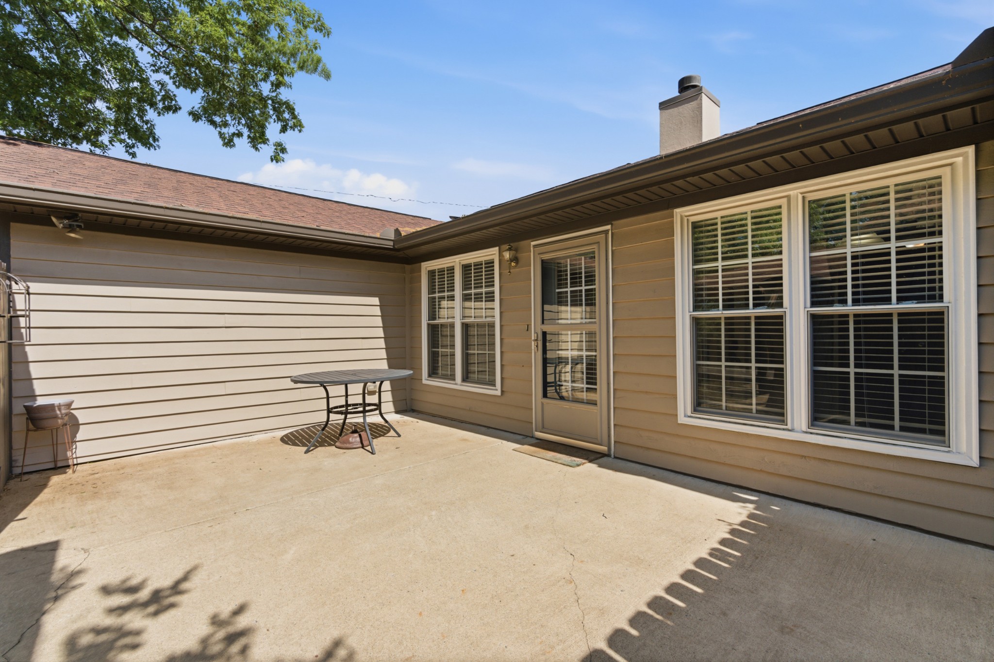 212 Highland Villa Cir